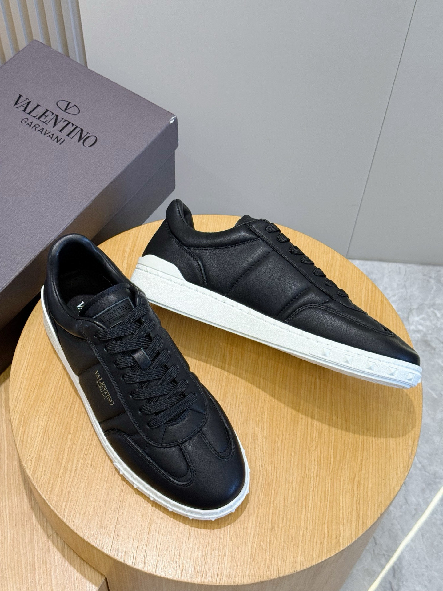 Valentino Couple Sneakers L-s