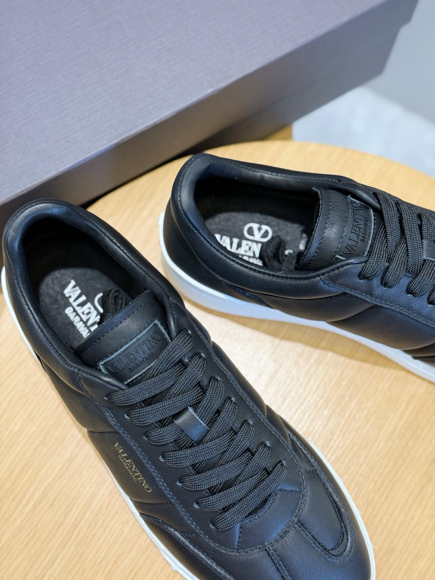 Valentino Couple Sneakers L-s