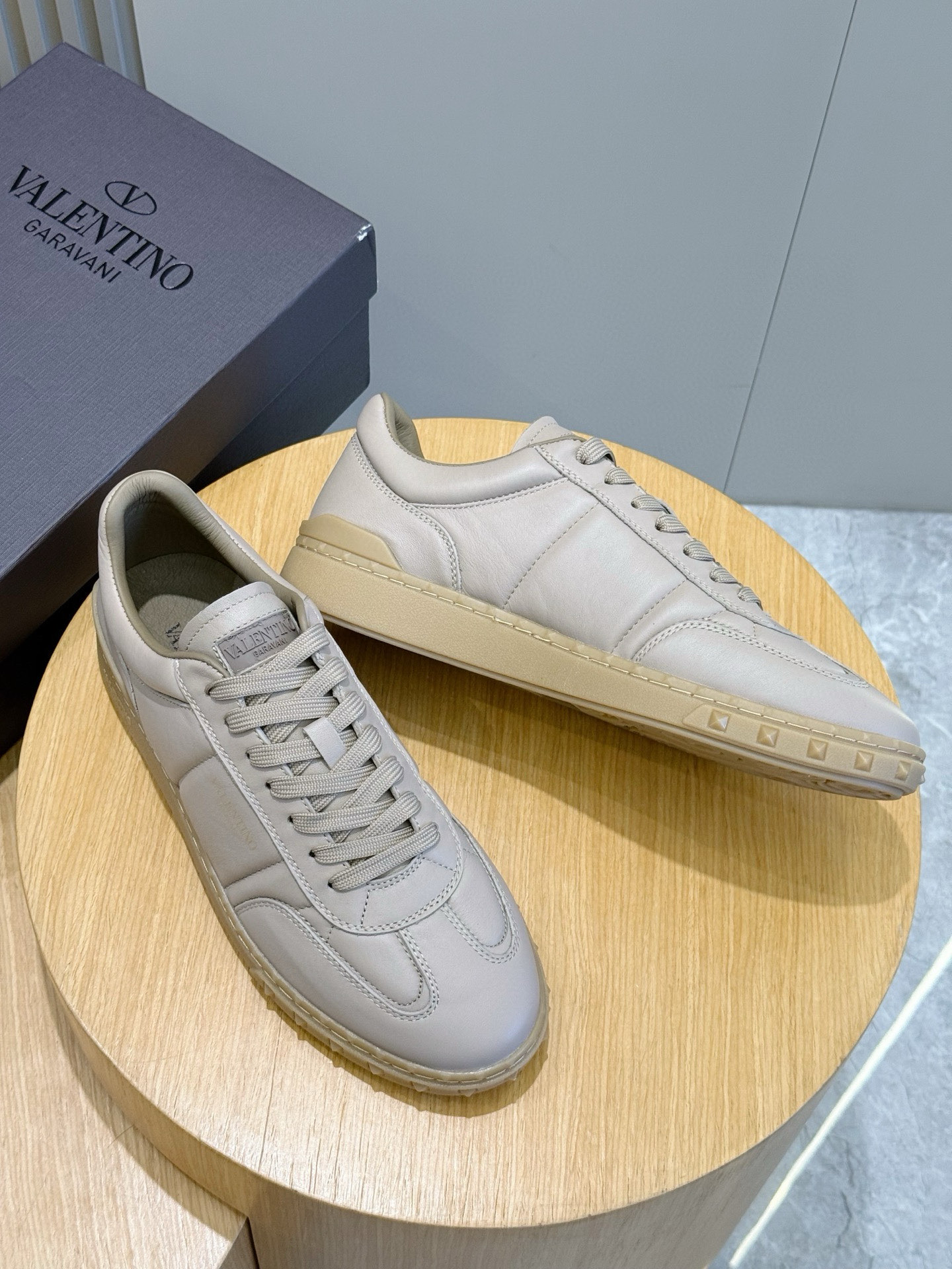 Valentino Couple Sneakers L-s