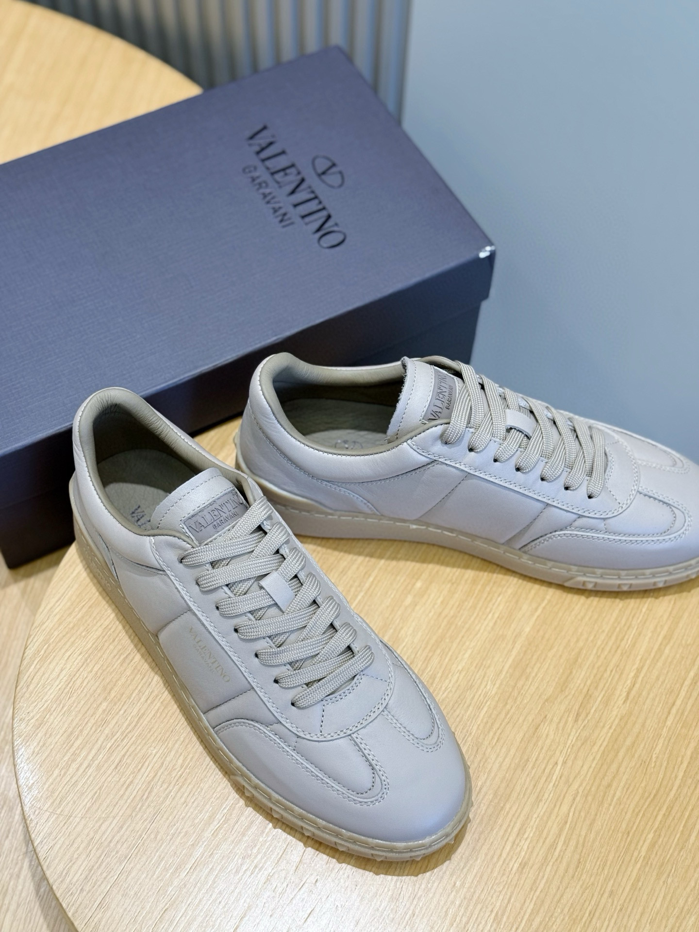 Valentino Couple Sneakers L-s