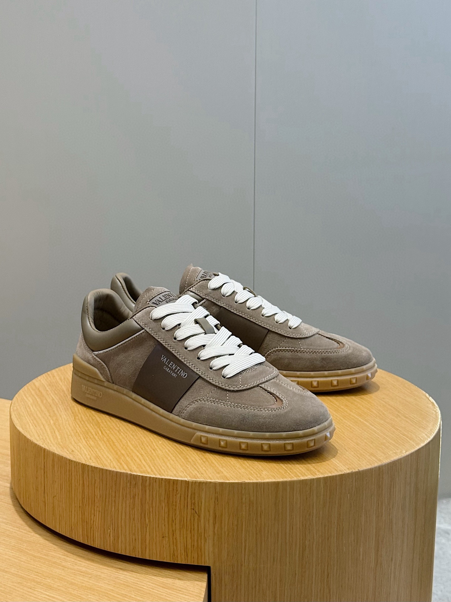 Valentino Couple Sneakers L-s