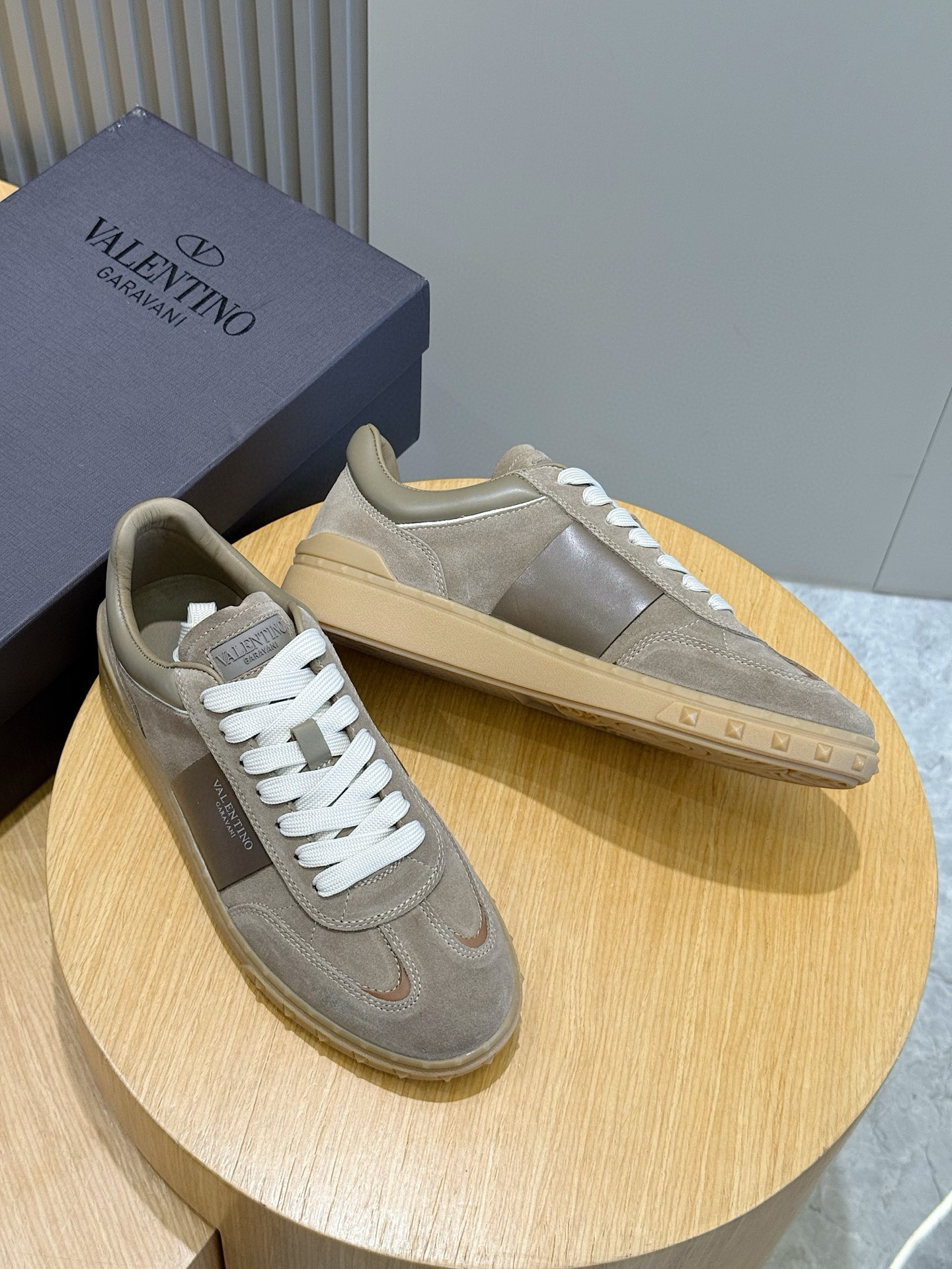 Valentino Couple Sneakers L-s