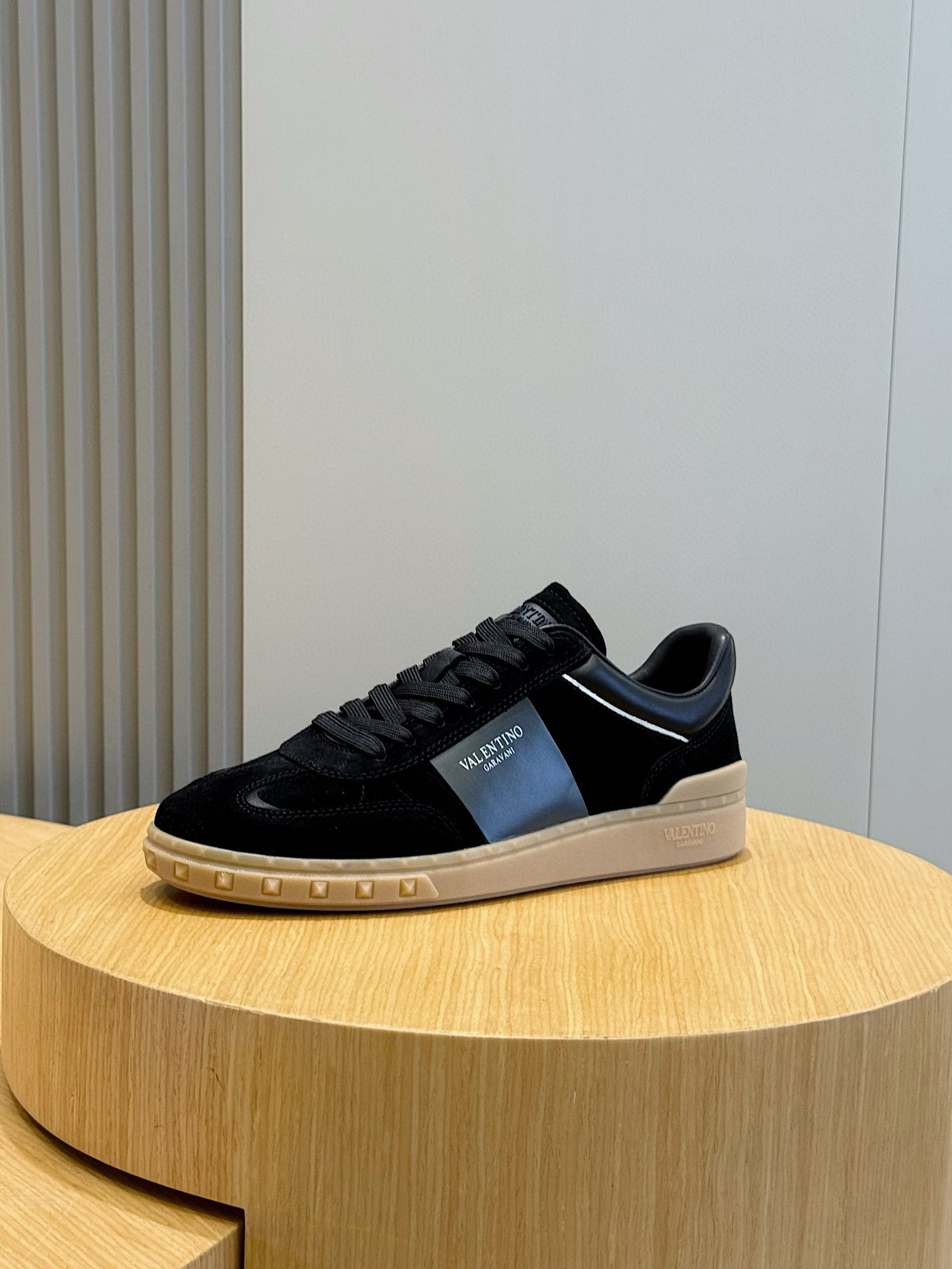 Valentino Couple Sneakers L-s