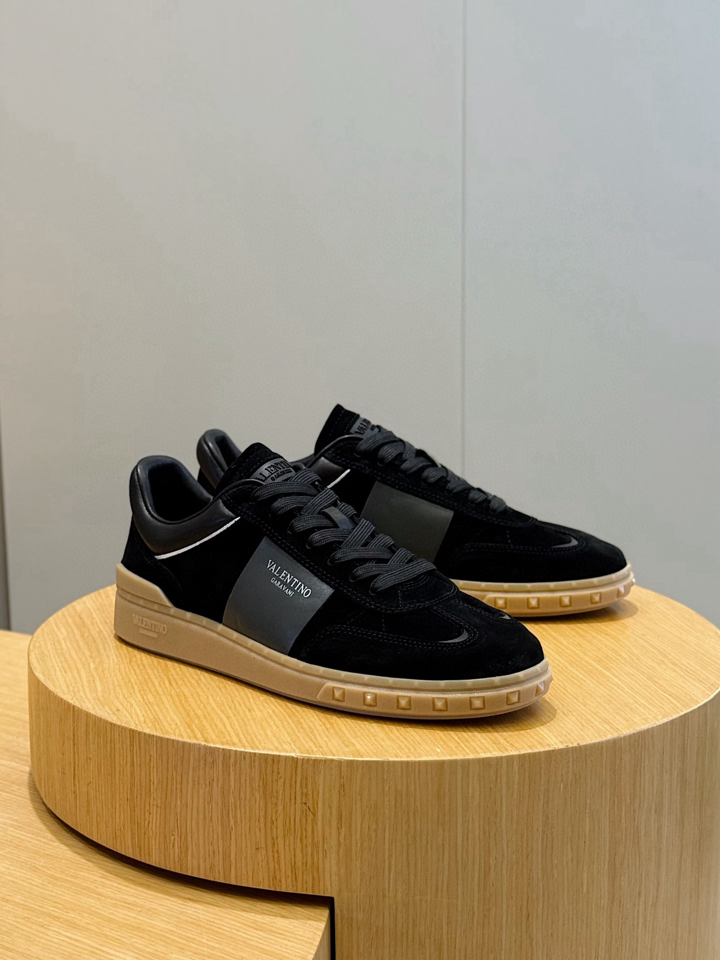 Valentino Couple Sneakers L-s