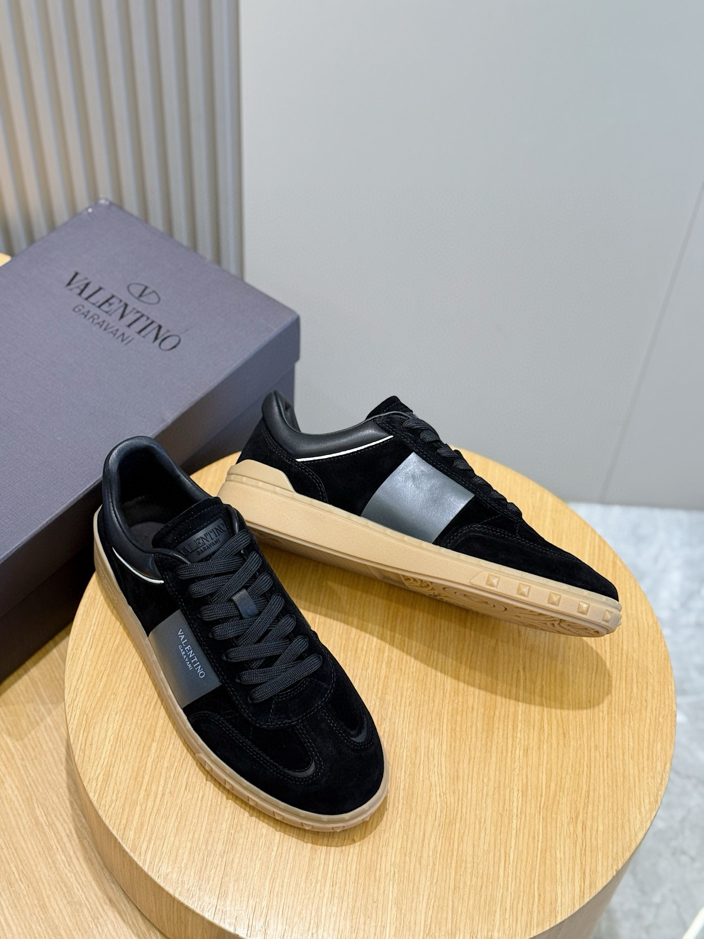 Valentino Couple Sneakers L-s