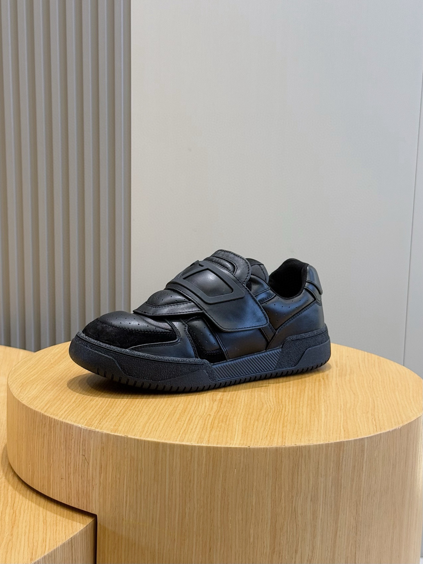 Valentino Couple Sneakers L-s