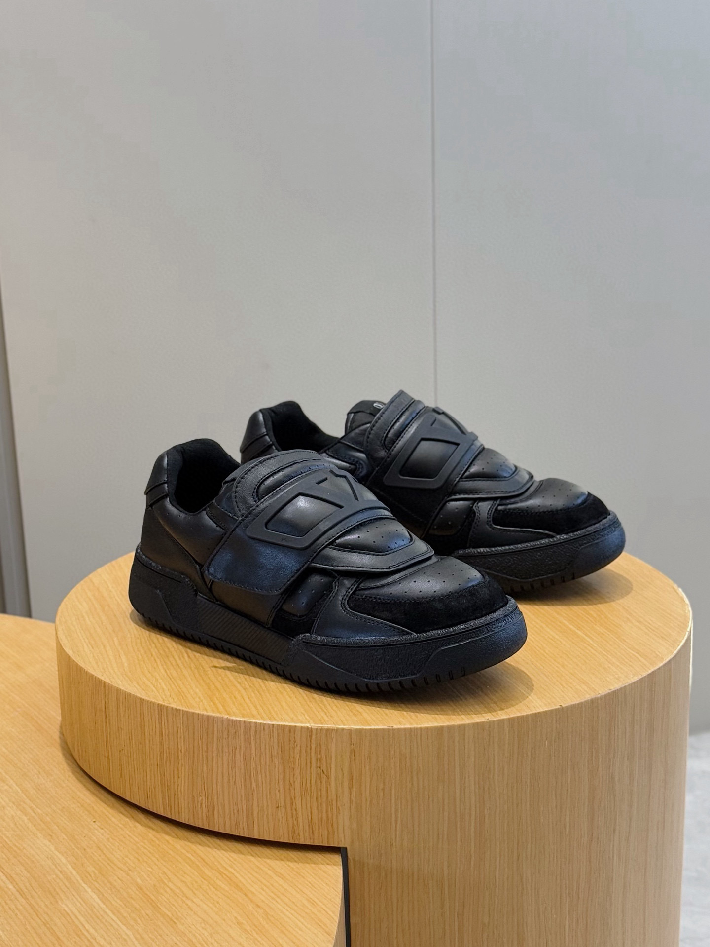 Valentino Couple Sneakers L-s