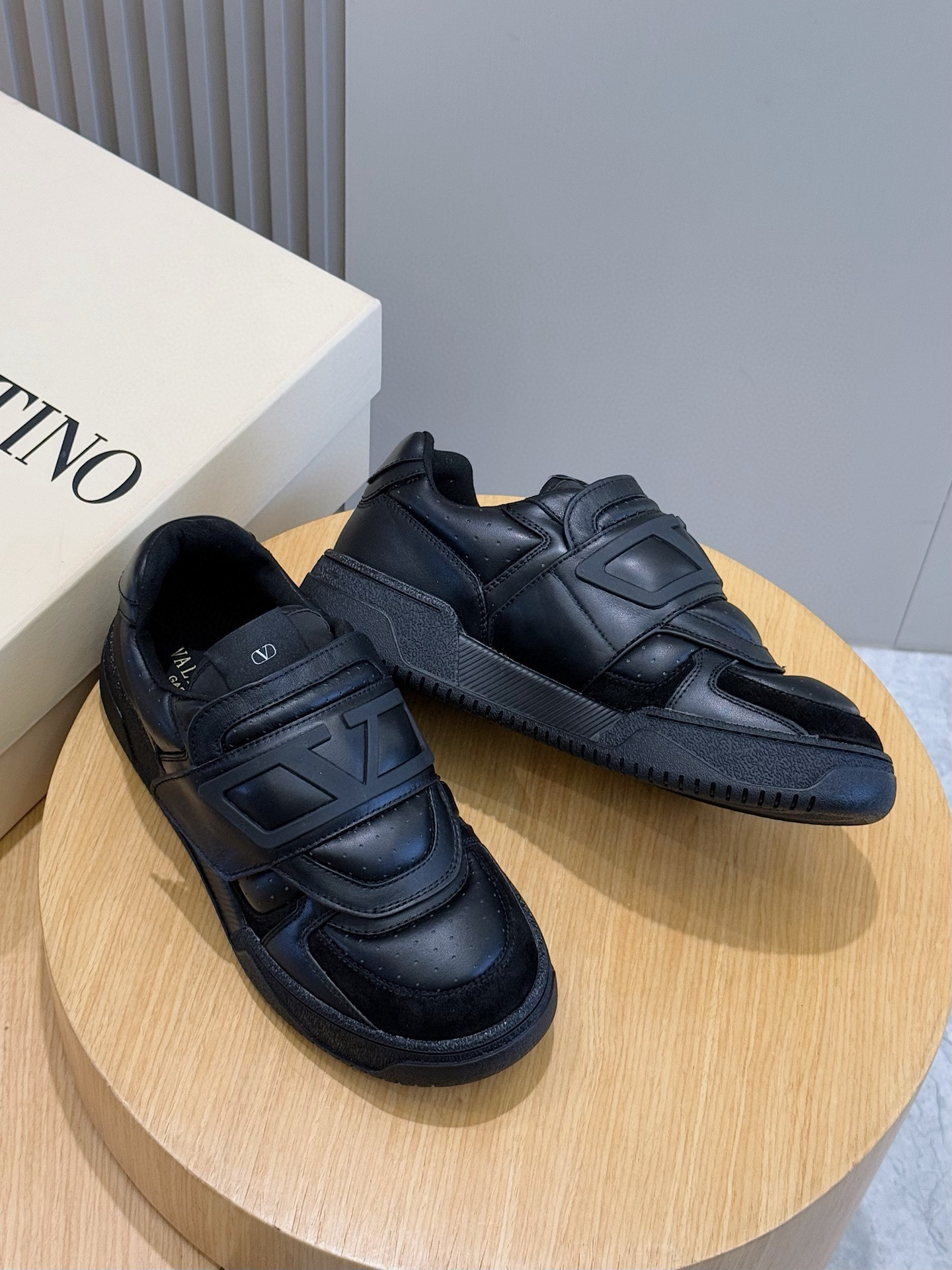 Valentino Couple Sneakers L-s
