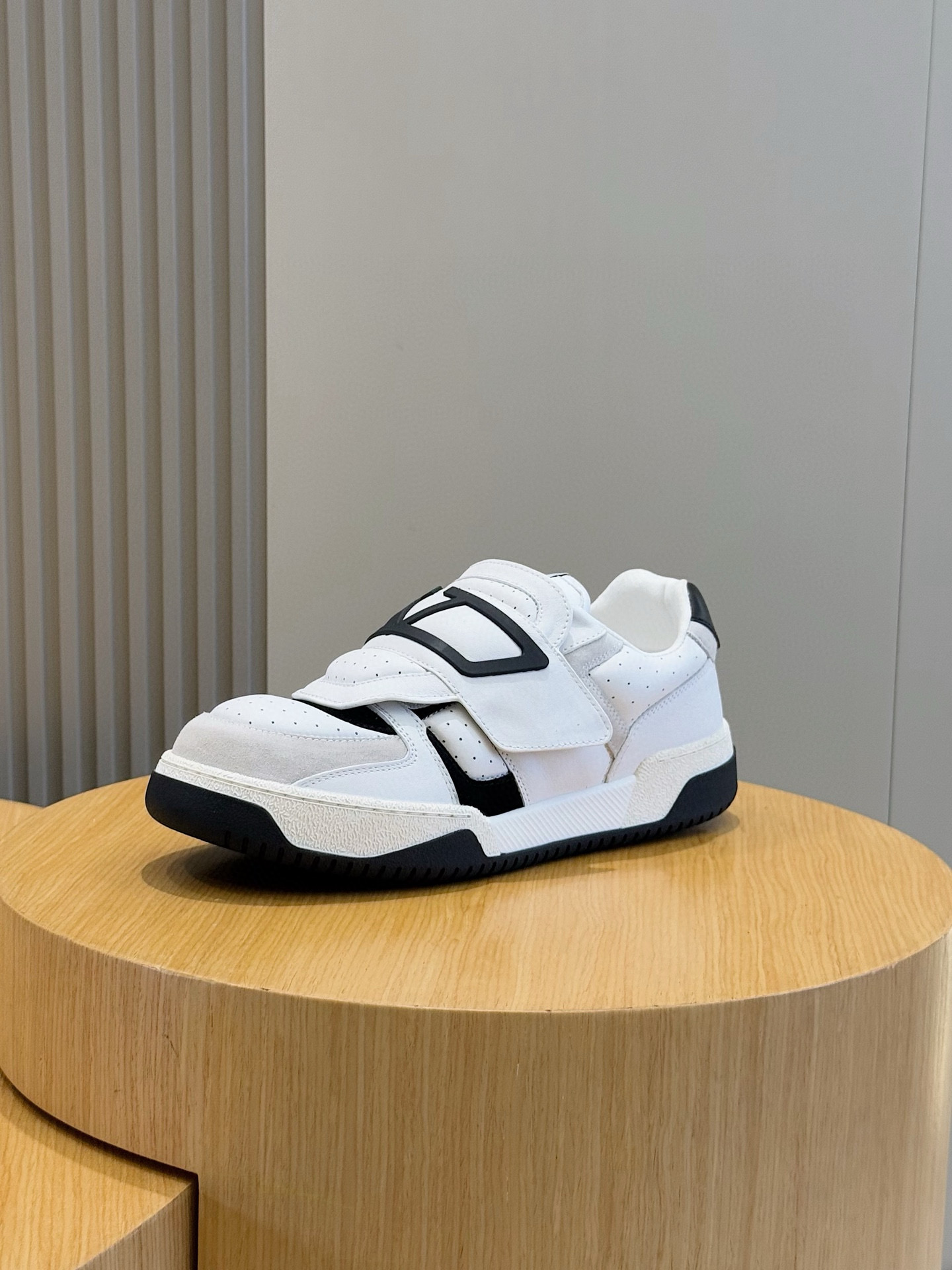 Valentino Couple Sneakers L-s