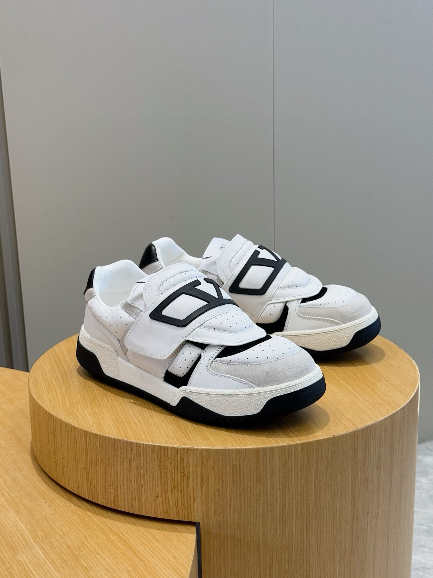 Valentino Couple Sneakers L-s