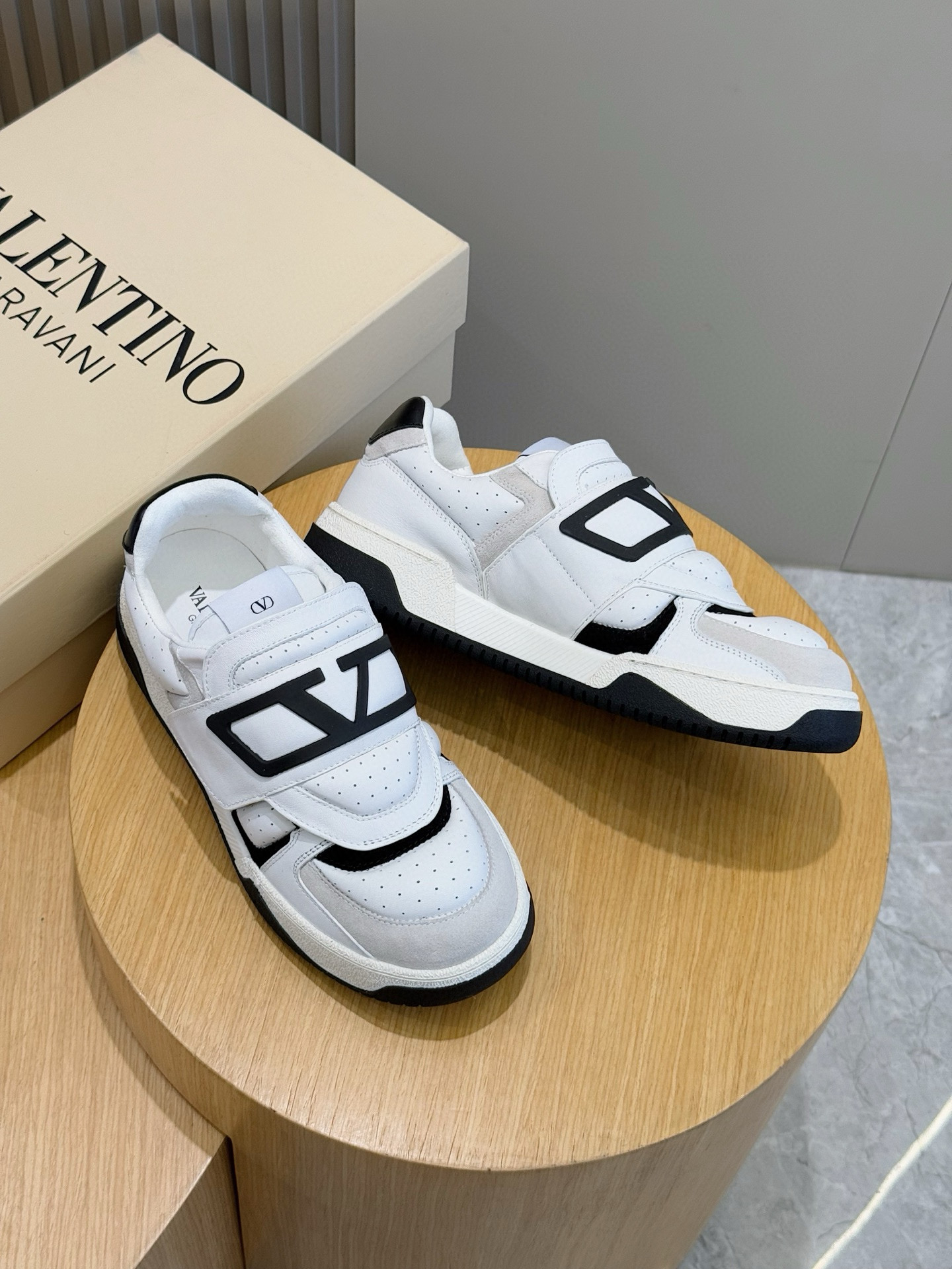 Valentino Couple Sneakers L-s
