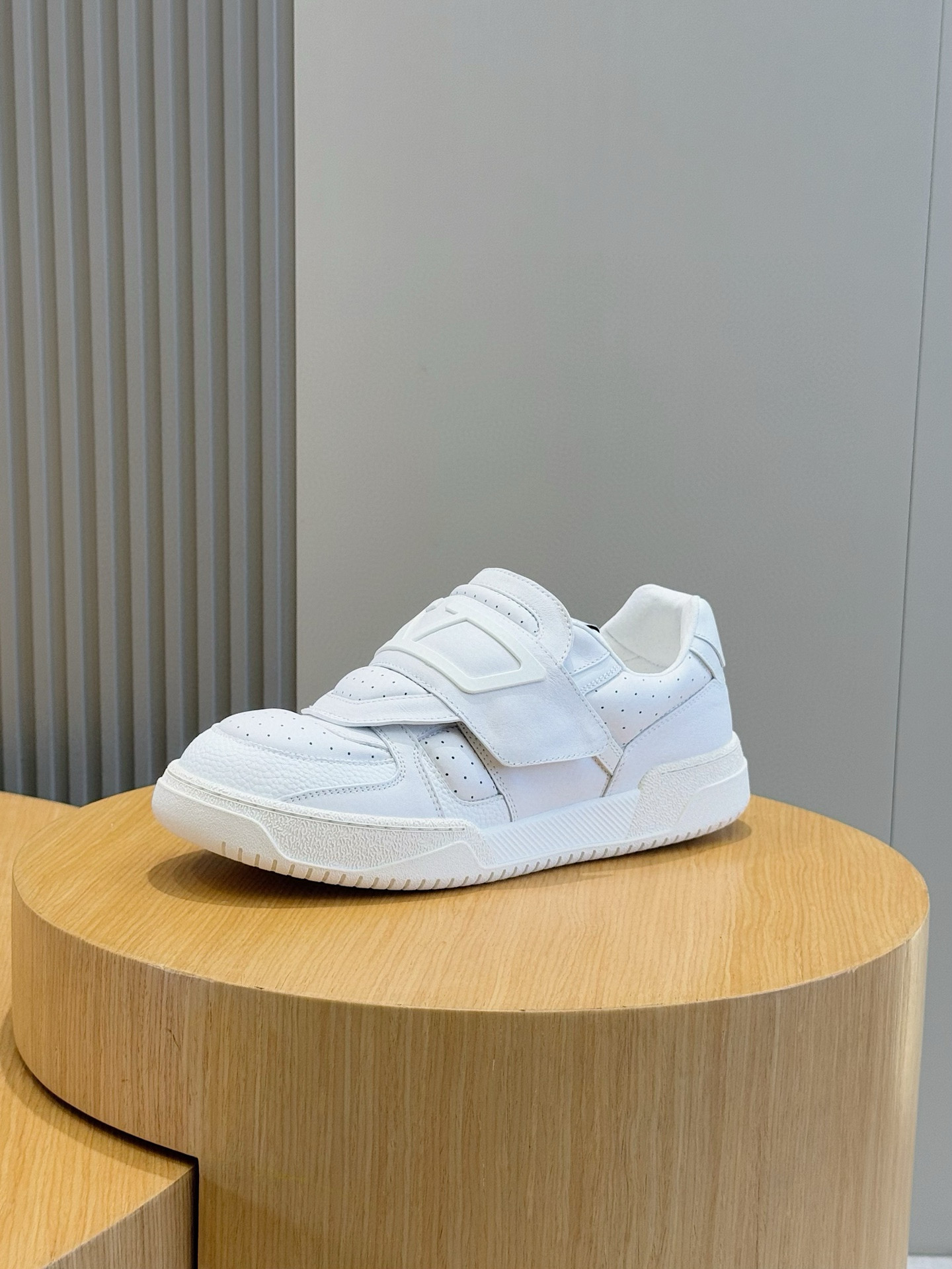 Valentino Couple Sneakers L-s