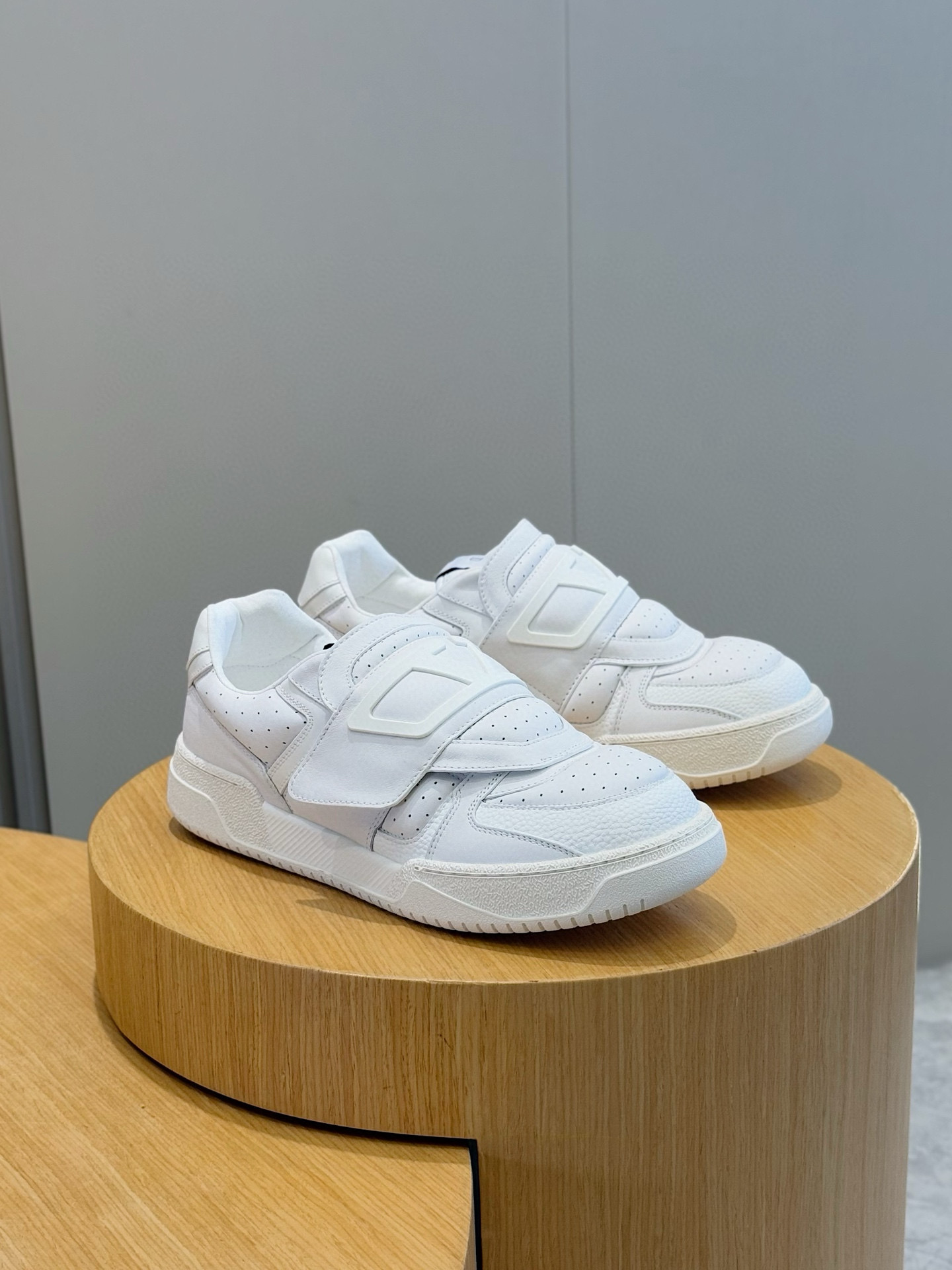 Valentino Couple Sneakers L-s