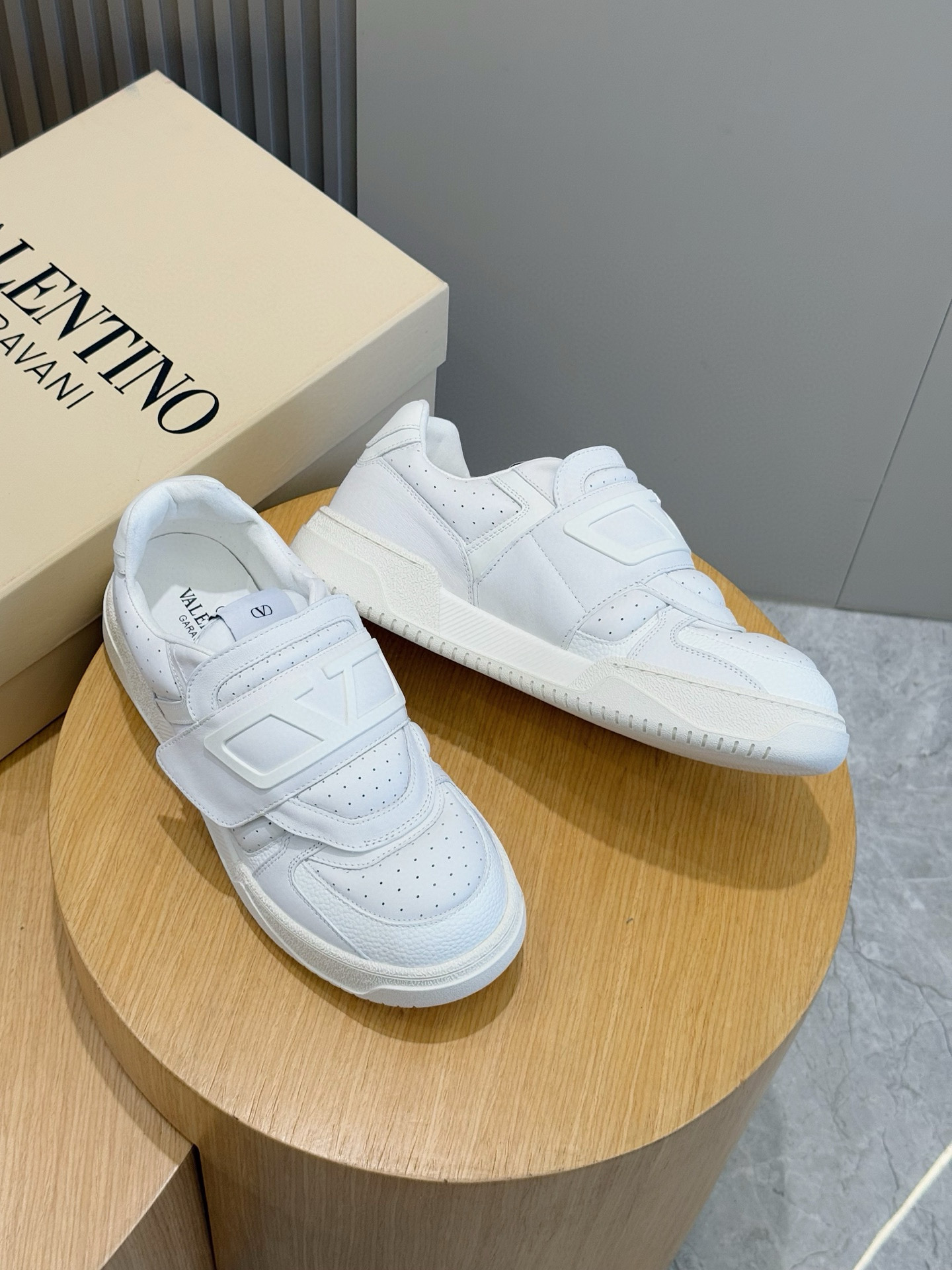 Valentino Couple Sneakers L-s