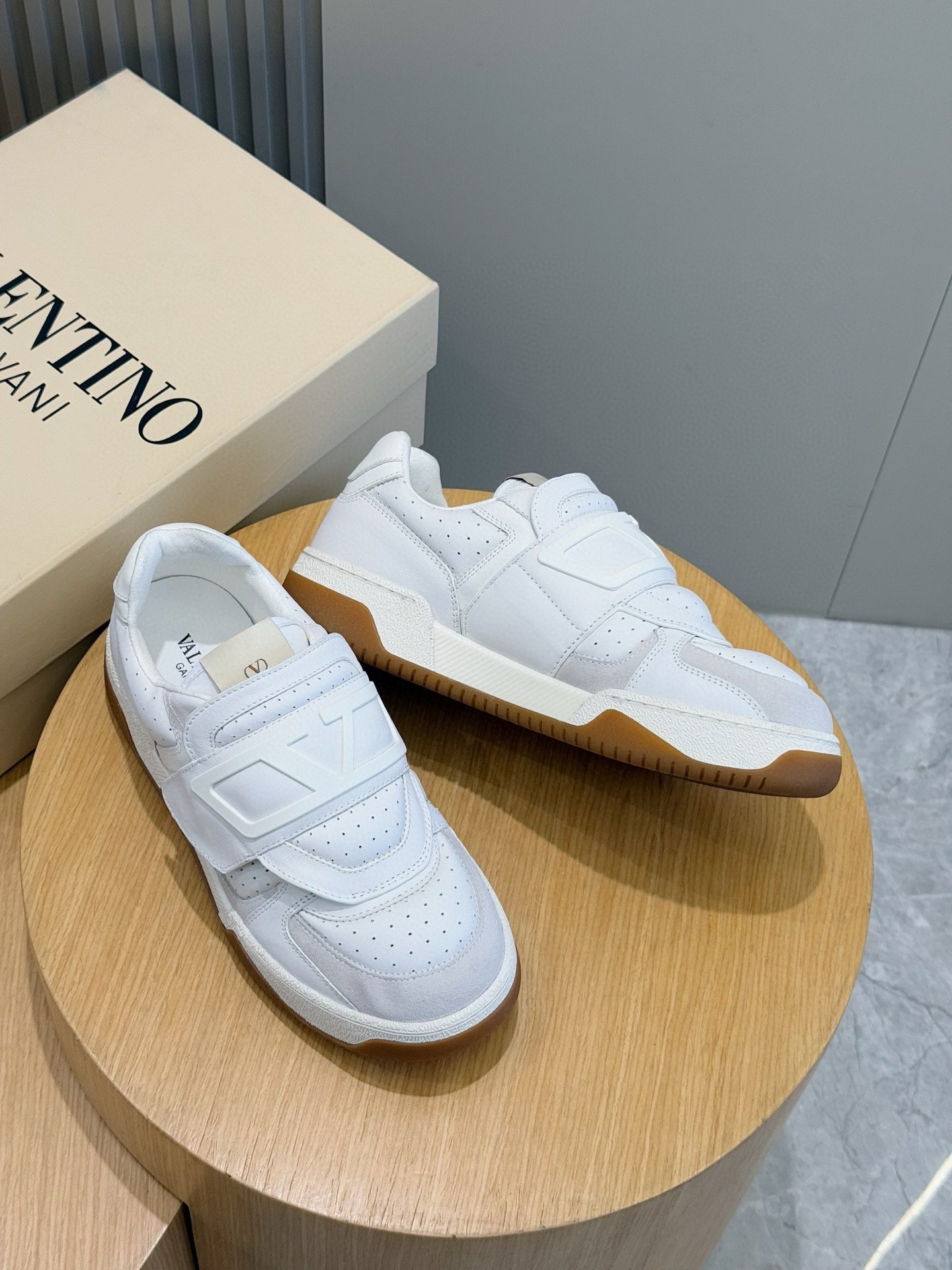Valentino Couple Sneakers L-s