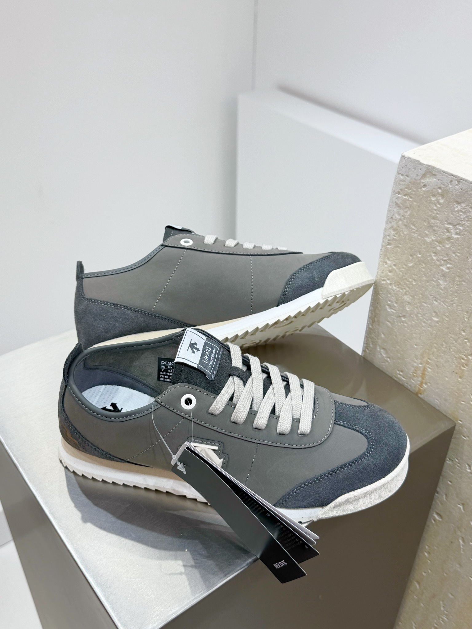 Descente Male Running Shoes Gray M-l-s