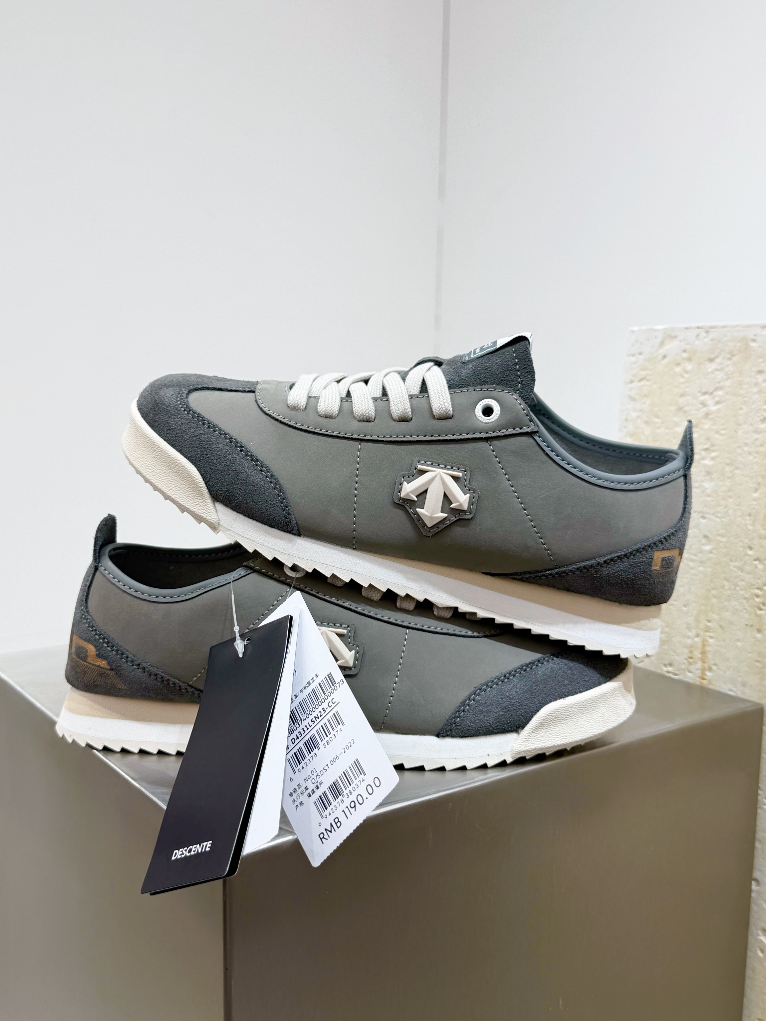 Descente Male Running Shoes Gray M-l-s