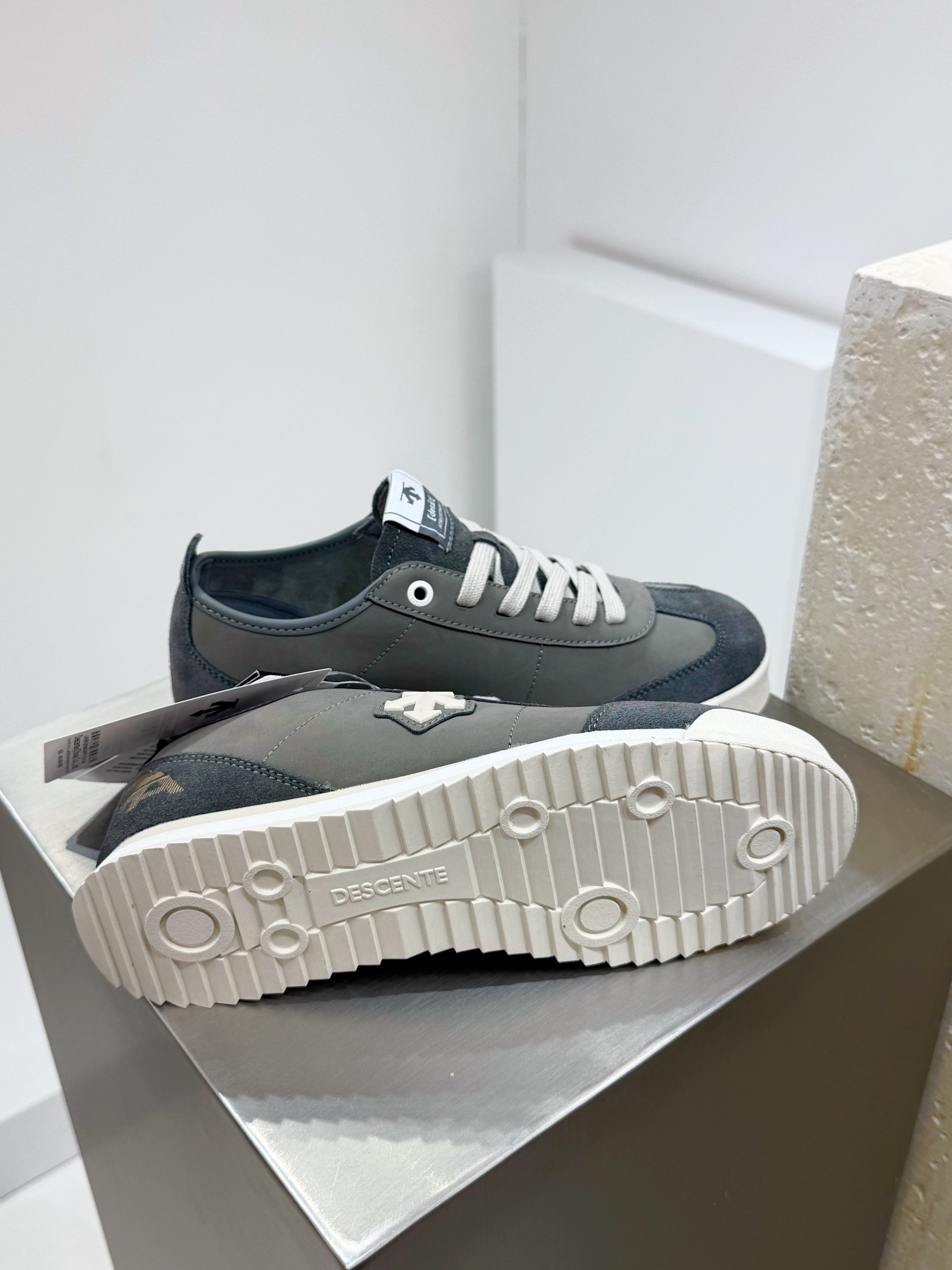 Descente Male Running Shoes Gray M-l-s