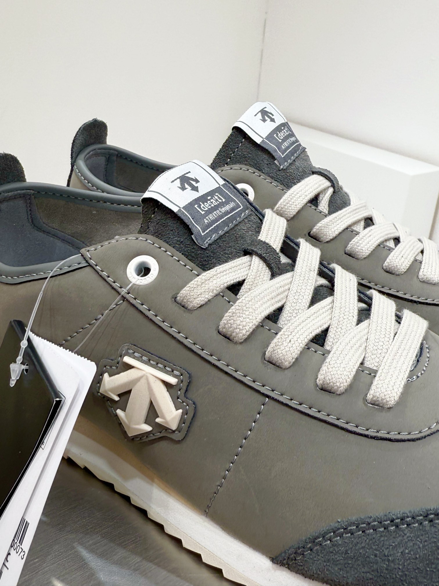 Descente Male Running Shoes Gray M-l-s