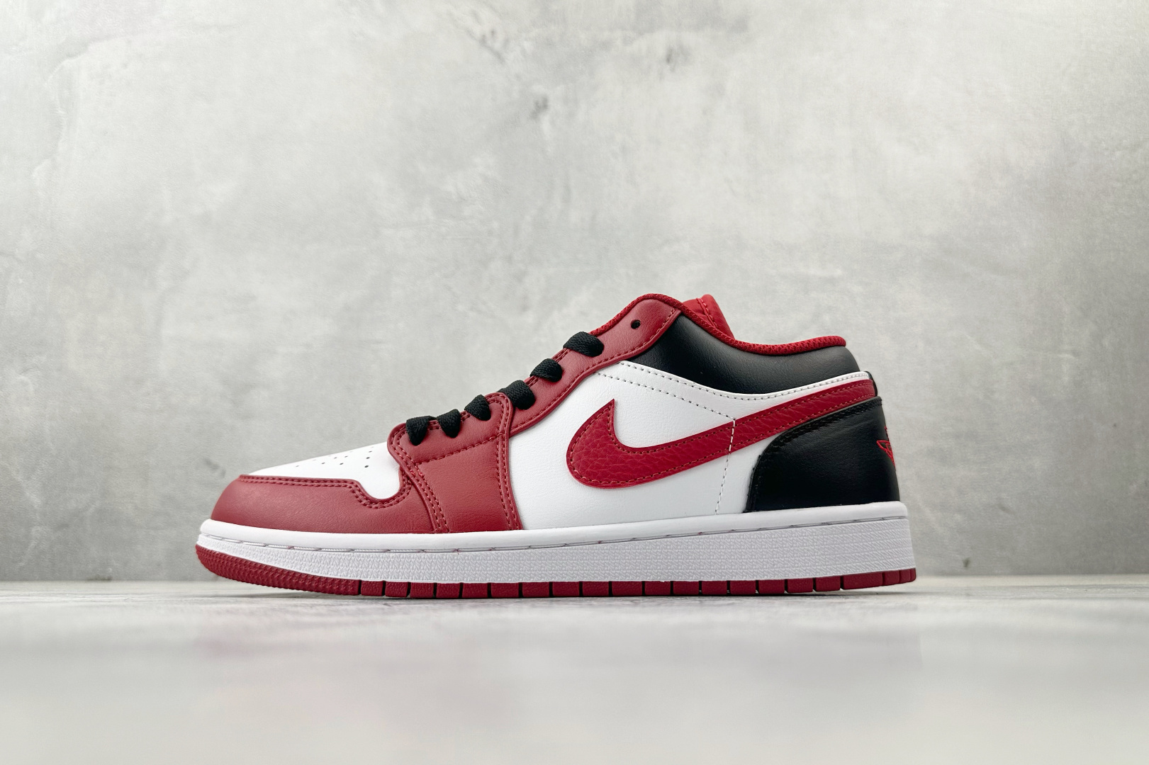 Jordan Nike Basic Shoes L