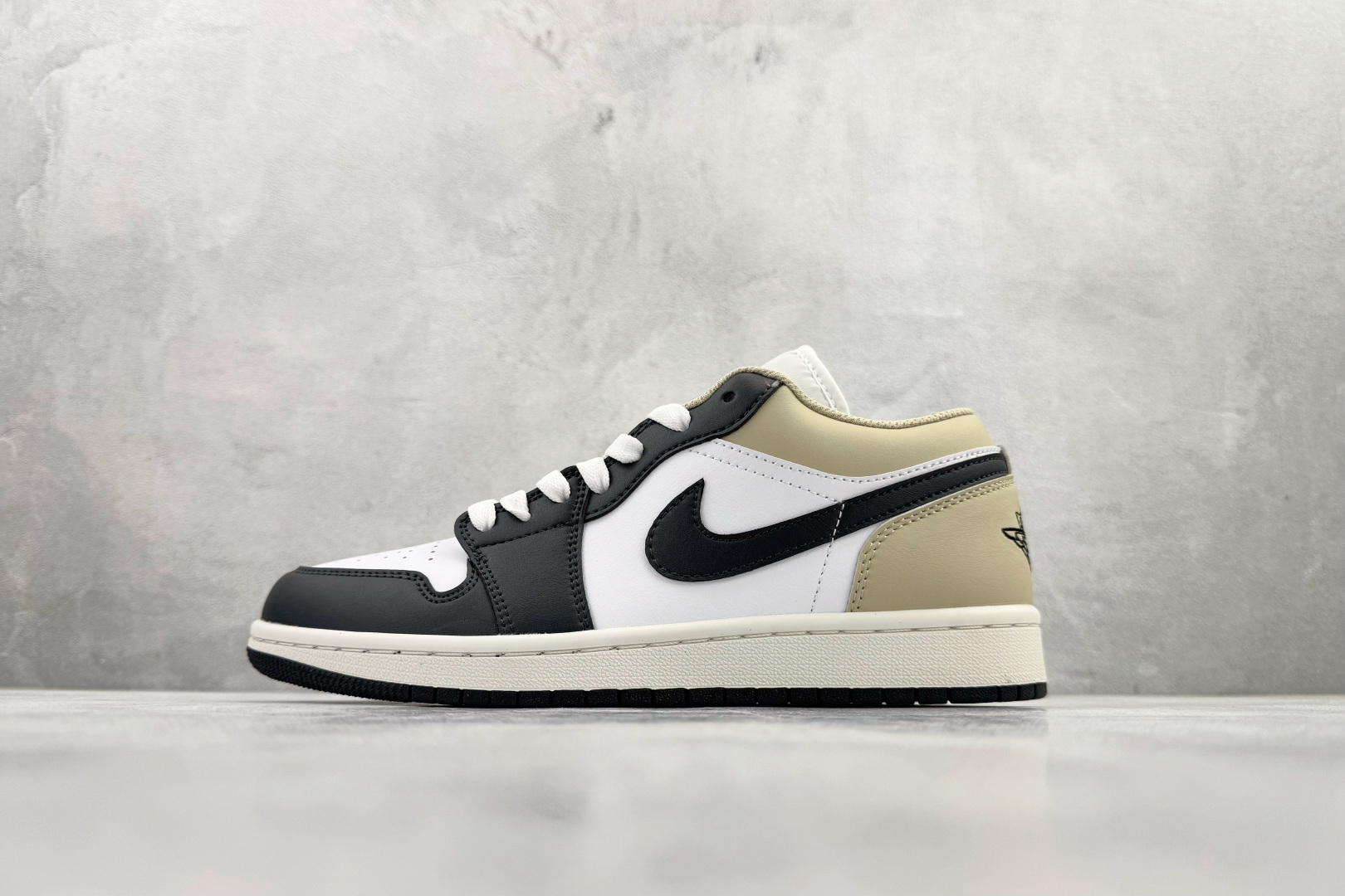 Jordan Nike Basic Shoes L