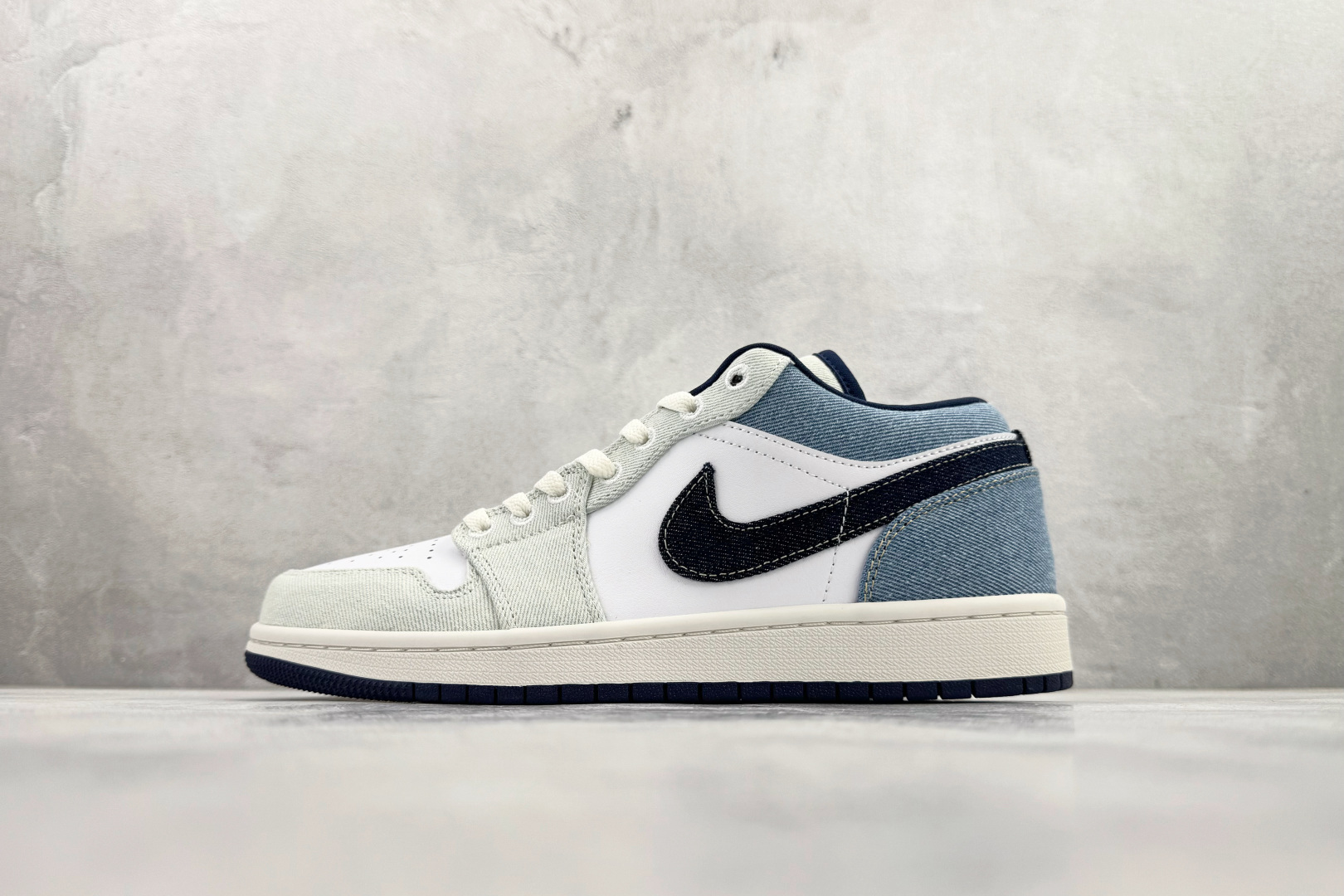 Jordan Nike Basic Shoes L