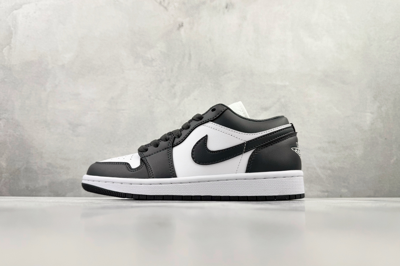 Jordan Nike Basic Shoes L