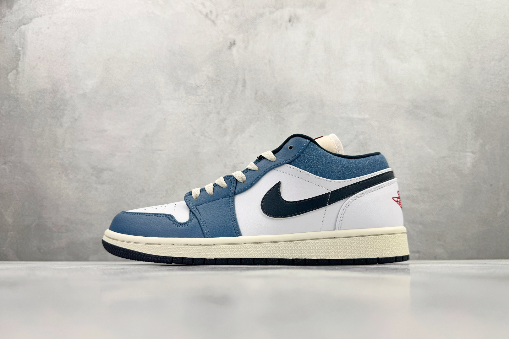 Jordan Nike Basic Shoes L