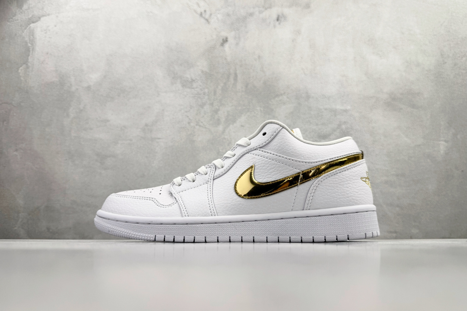 Jordan Nike Basic Shoes L