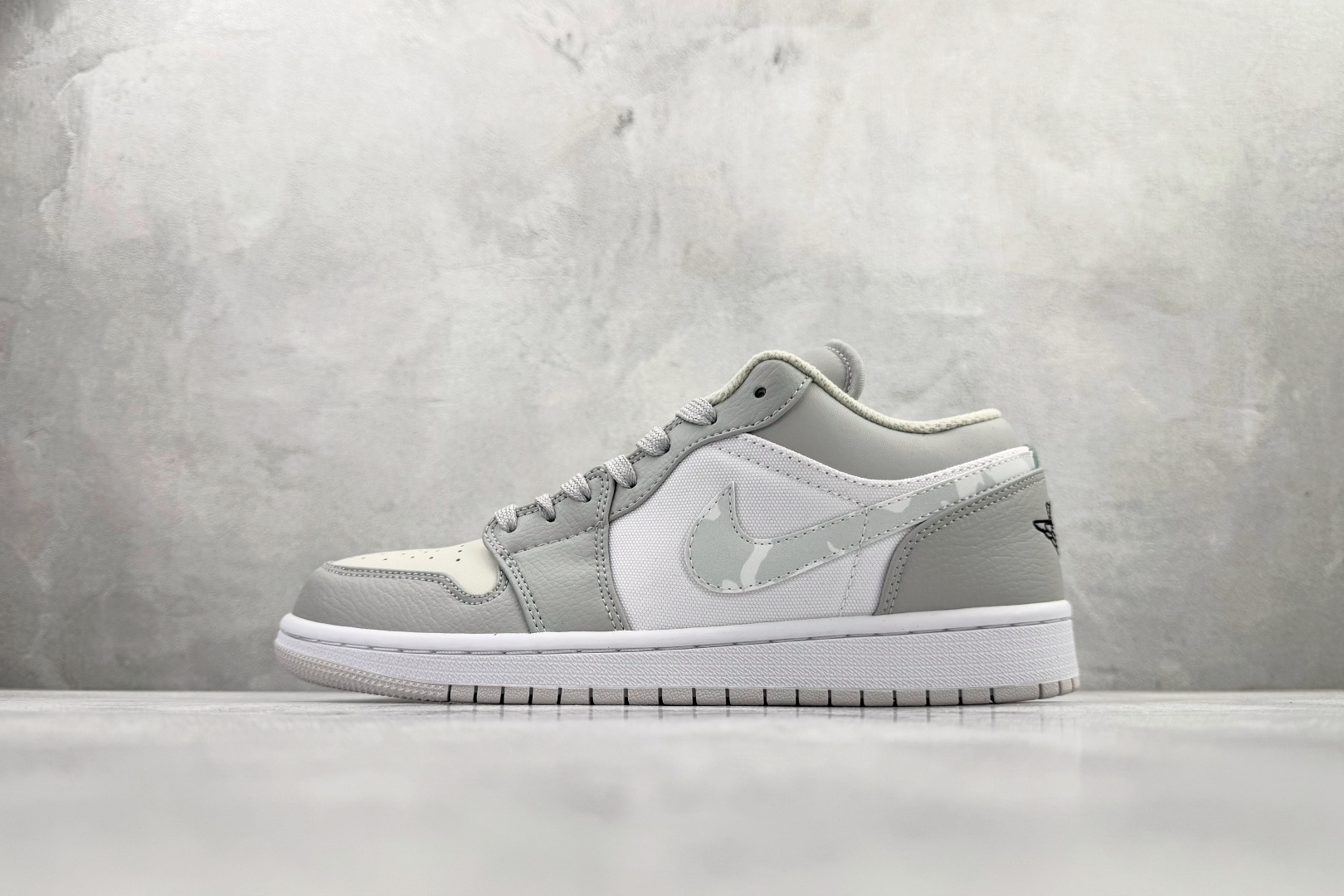 Jordan Nike Basic Shoes L