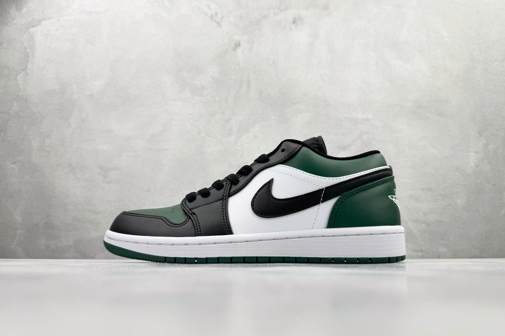 Jordan Nike Basic Shoes L