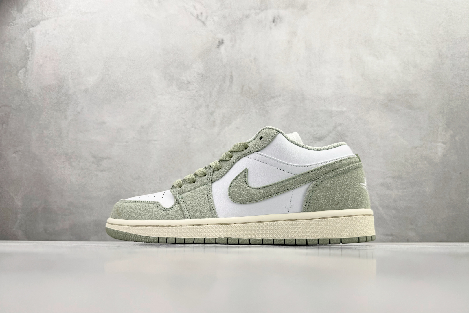 Jordan Nike Basic Shoes L