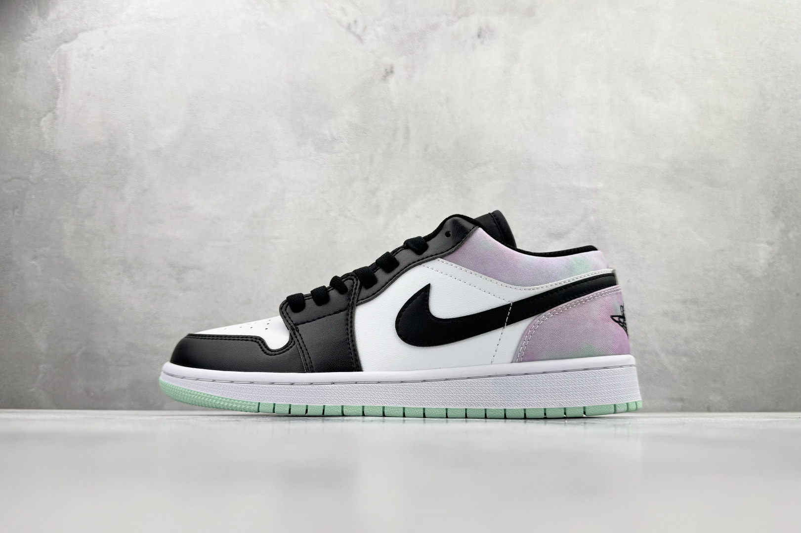 Jordan Nike Basic Shoes L