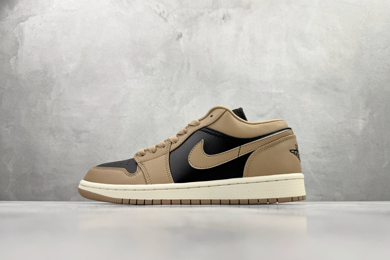 Jordan Nike Basic Shoes L