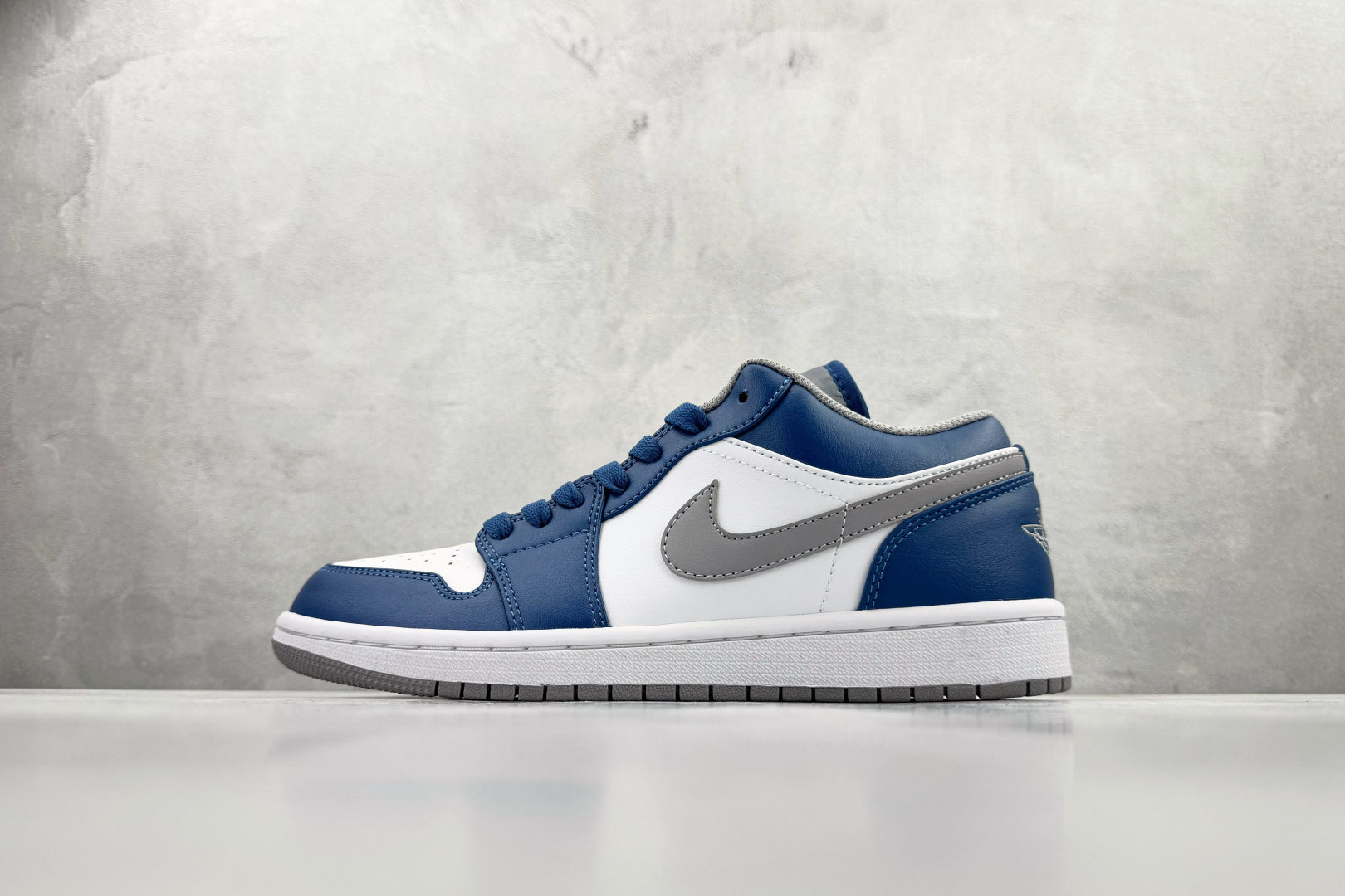 Jordan Nike Basic Shoes L