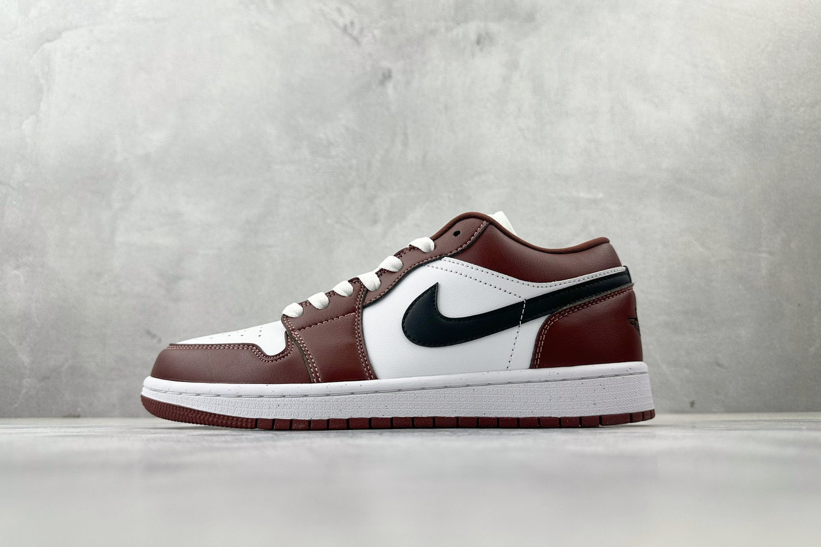 Jordan Nike Basic Shoes L