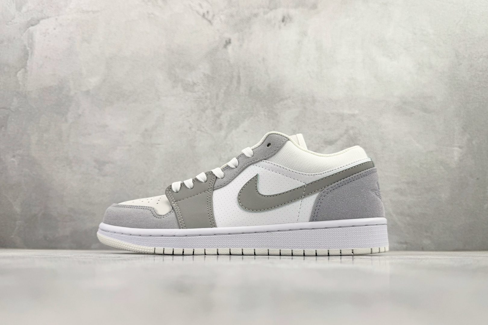 Jordan Nike Basic Shoes L