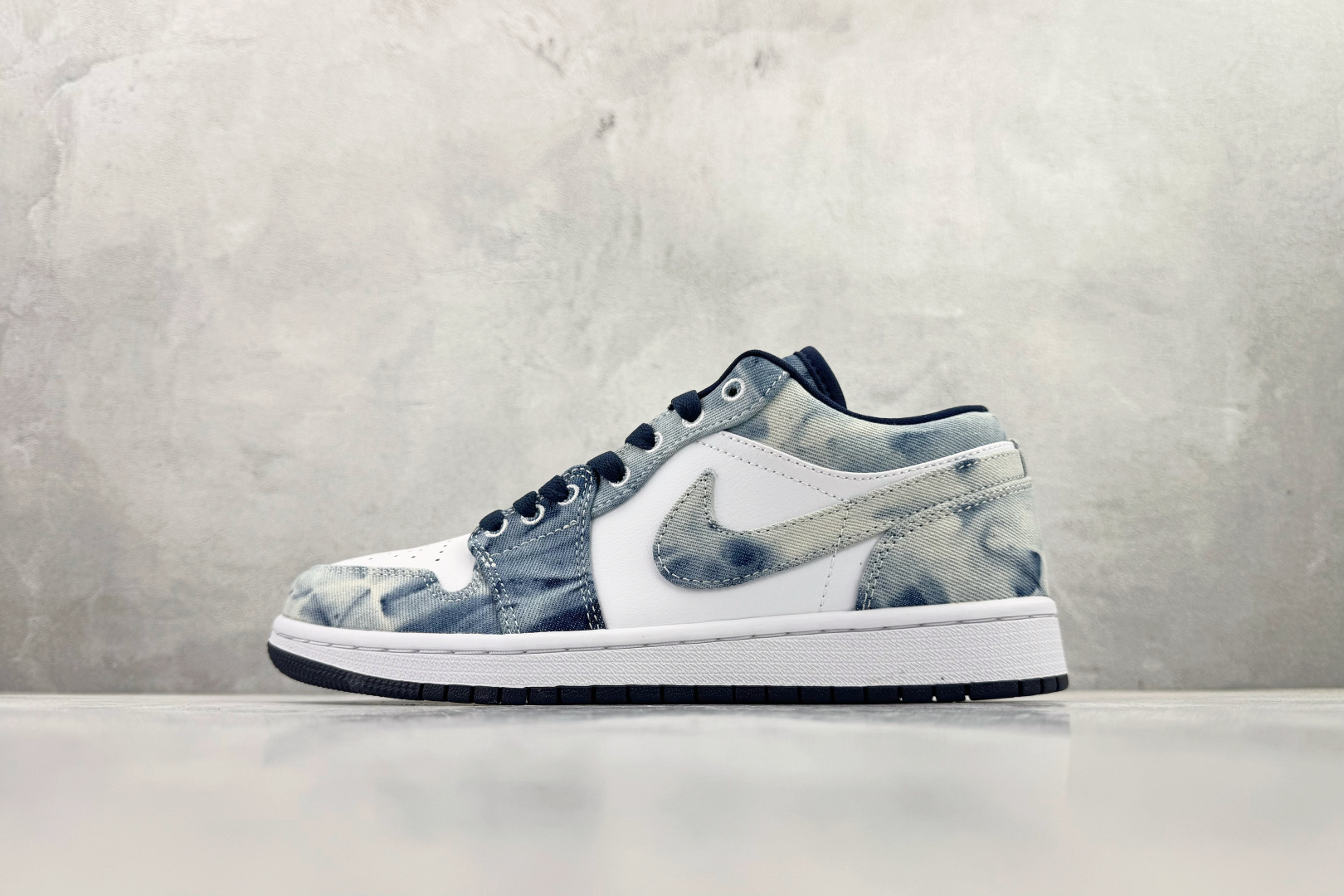 Jordan Nike Basic Shoes L