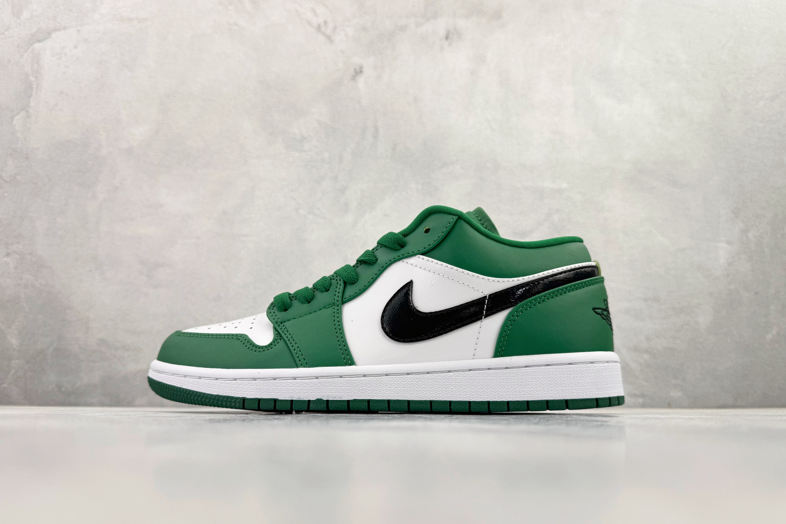 Jordan Nike Basic Shoes L