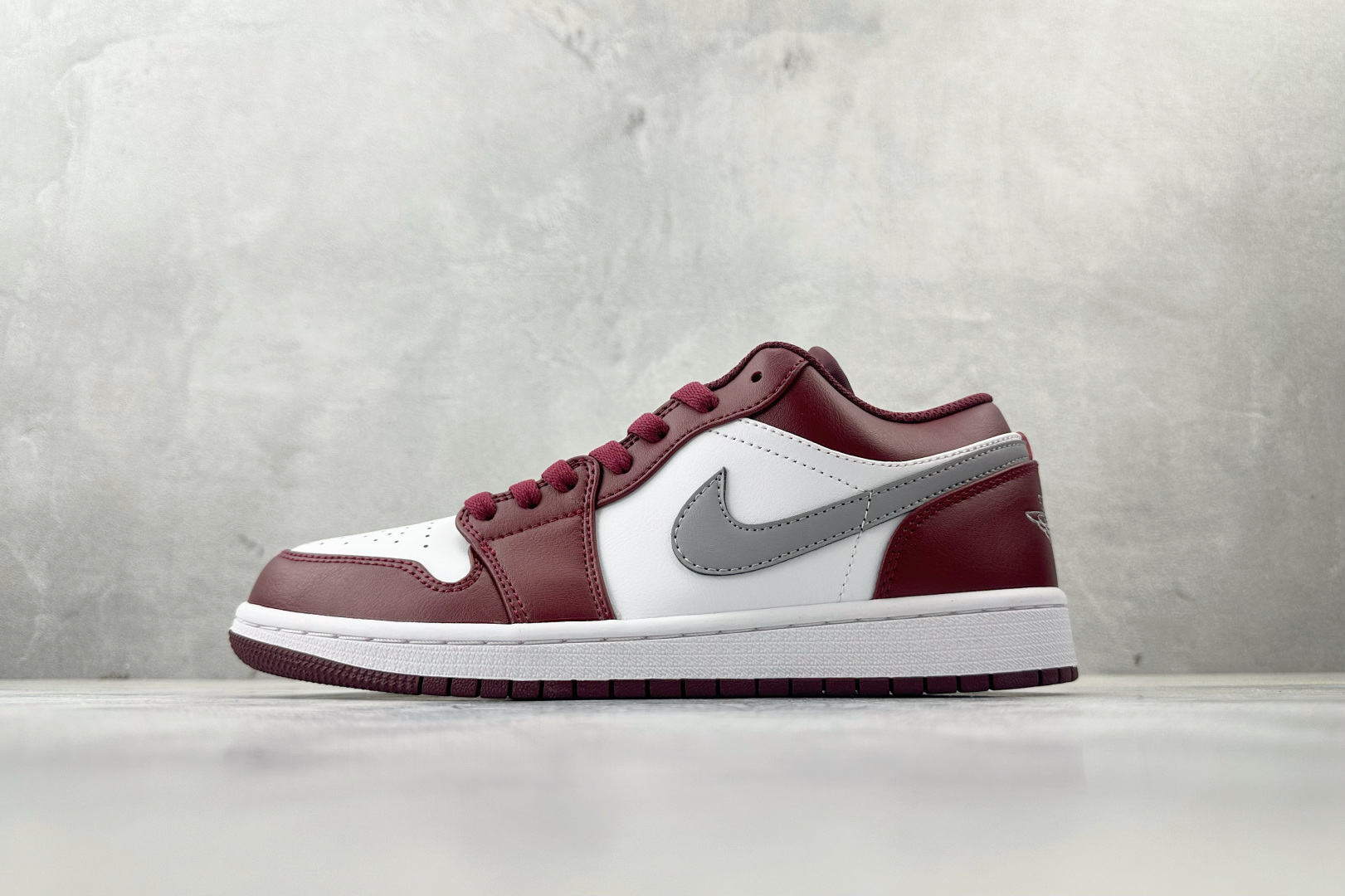 Jordan Nike Basic Shoes L