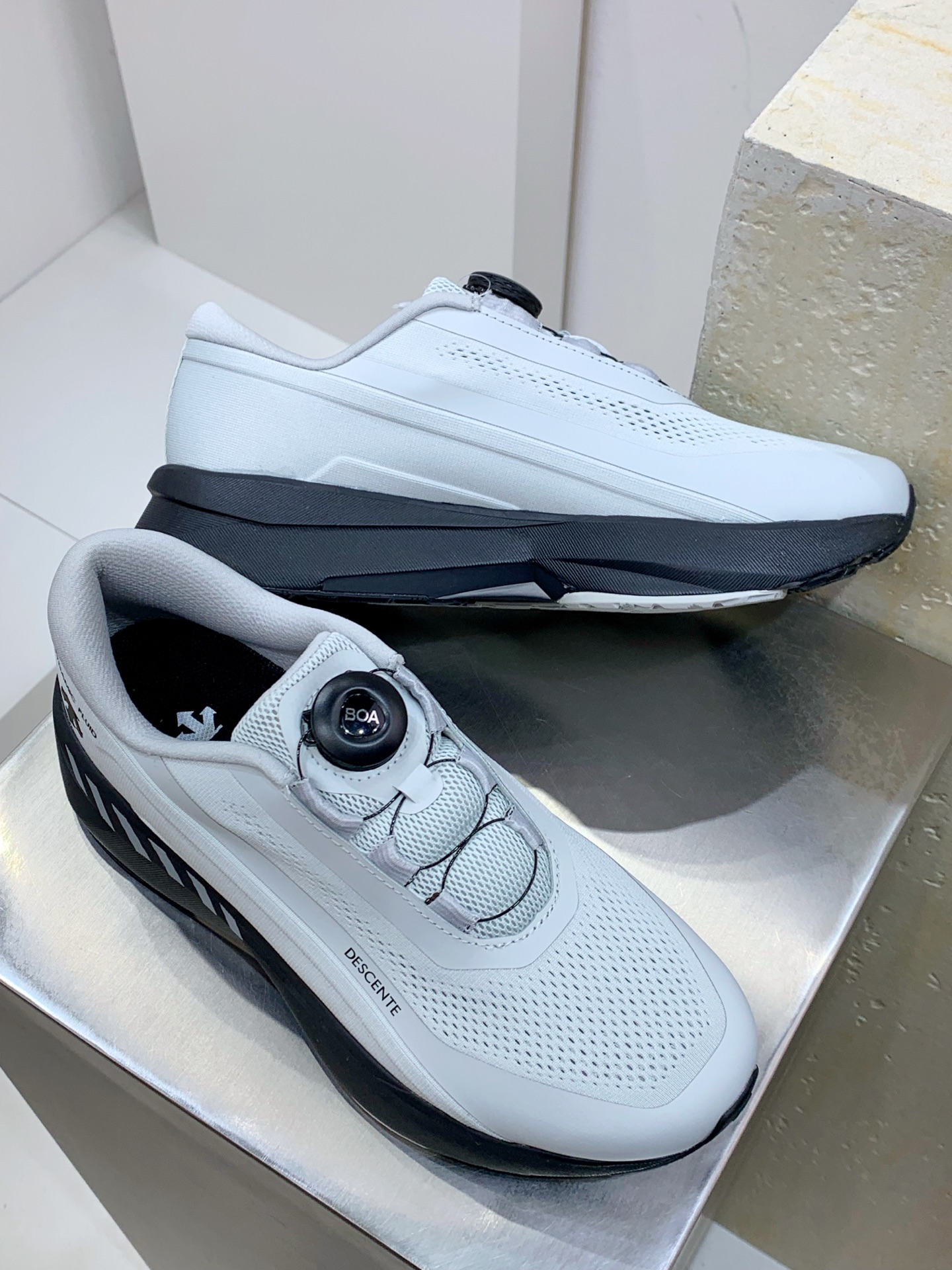 Descente Male Running Shoes Breathable L-s