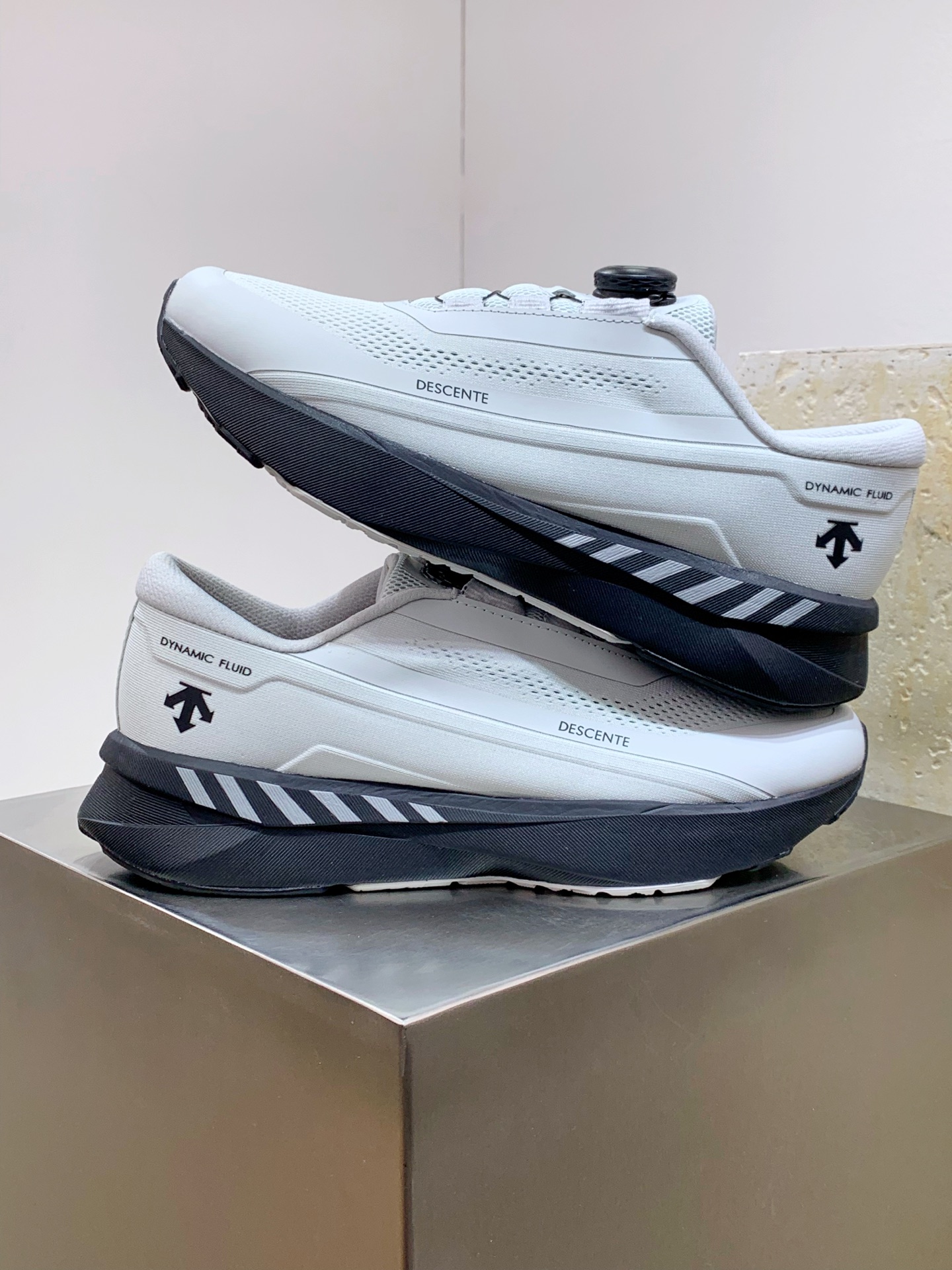 Descente Male Running Shoes Breathable L-s