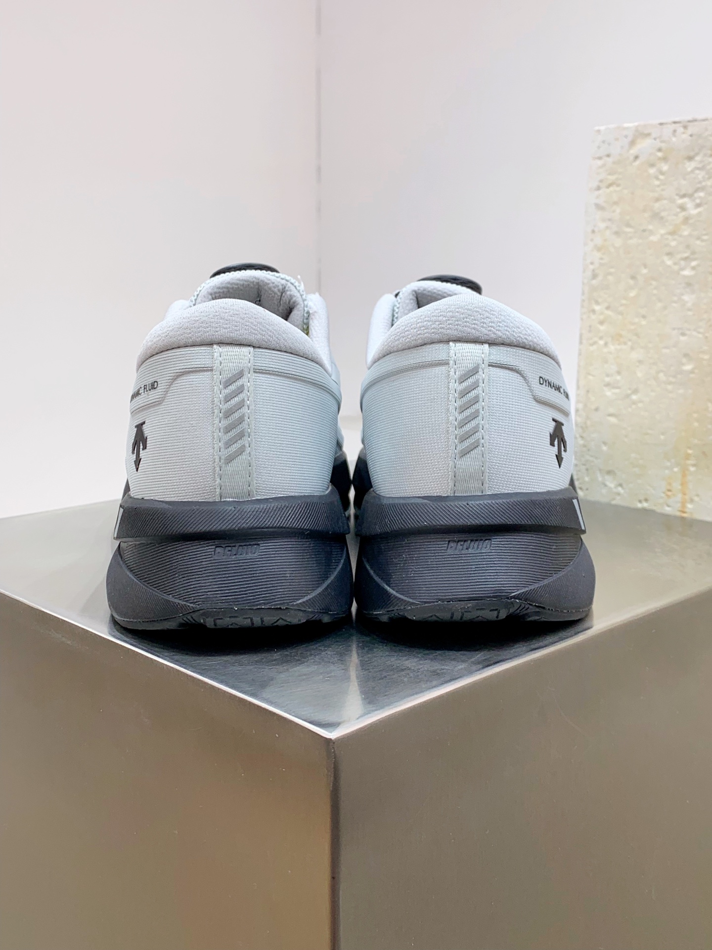 Descente Male Running Shoes Breathable L-s