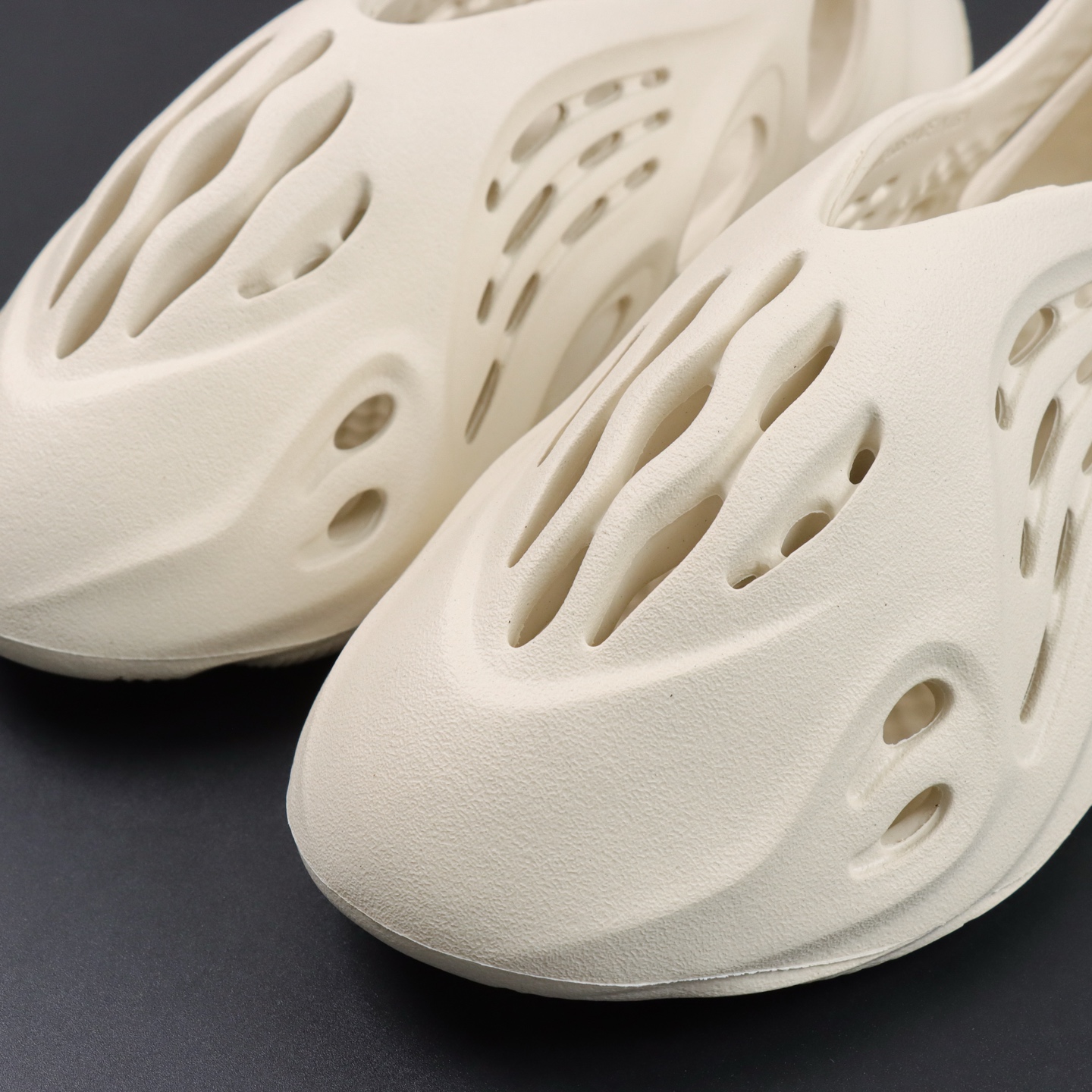 Crocs Yeezy Basic Shoes M