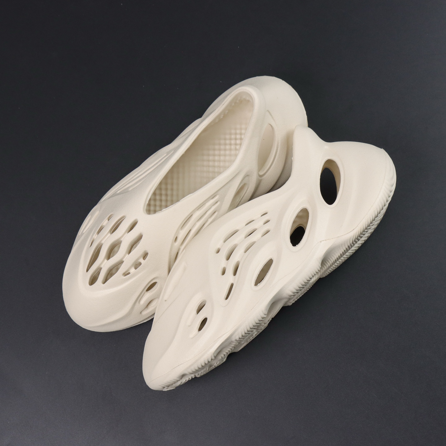 Crocs Yeezy Basic Shoes M