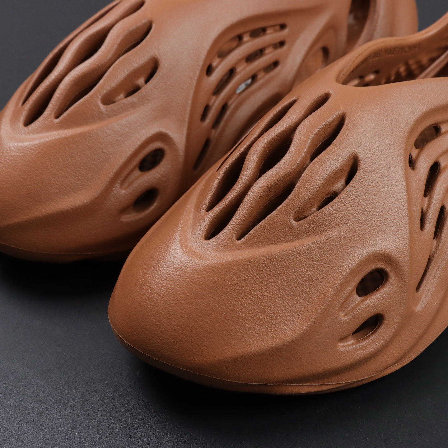 Crocs Yeezy Basic Shoes M