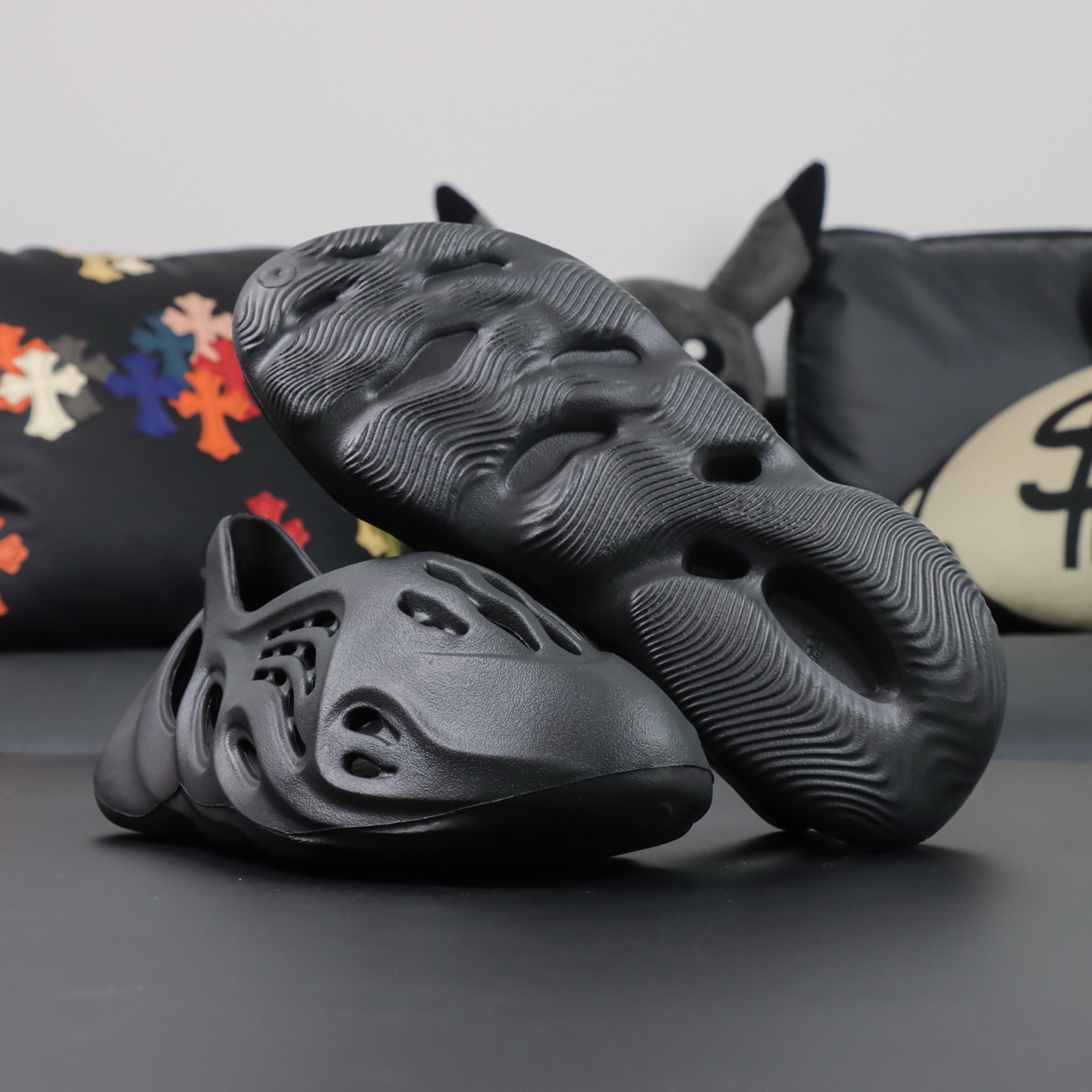 Crocs Yeezy Basic Shoes Black M