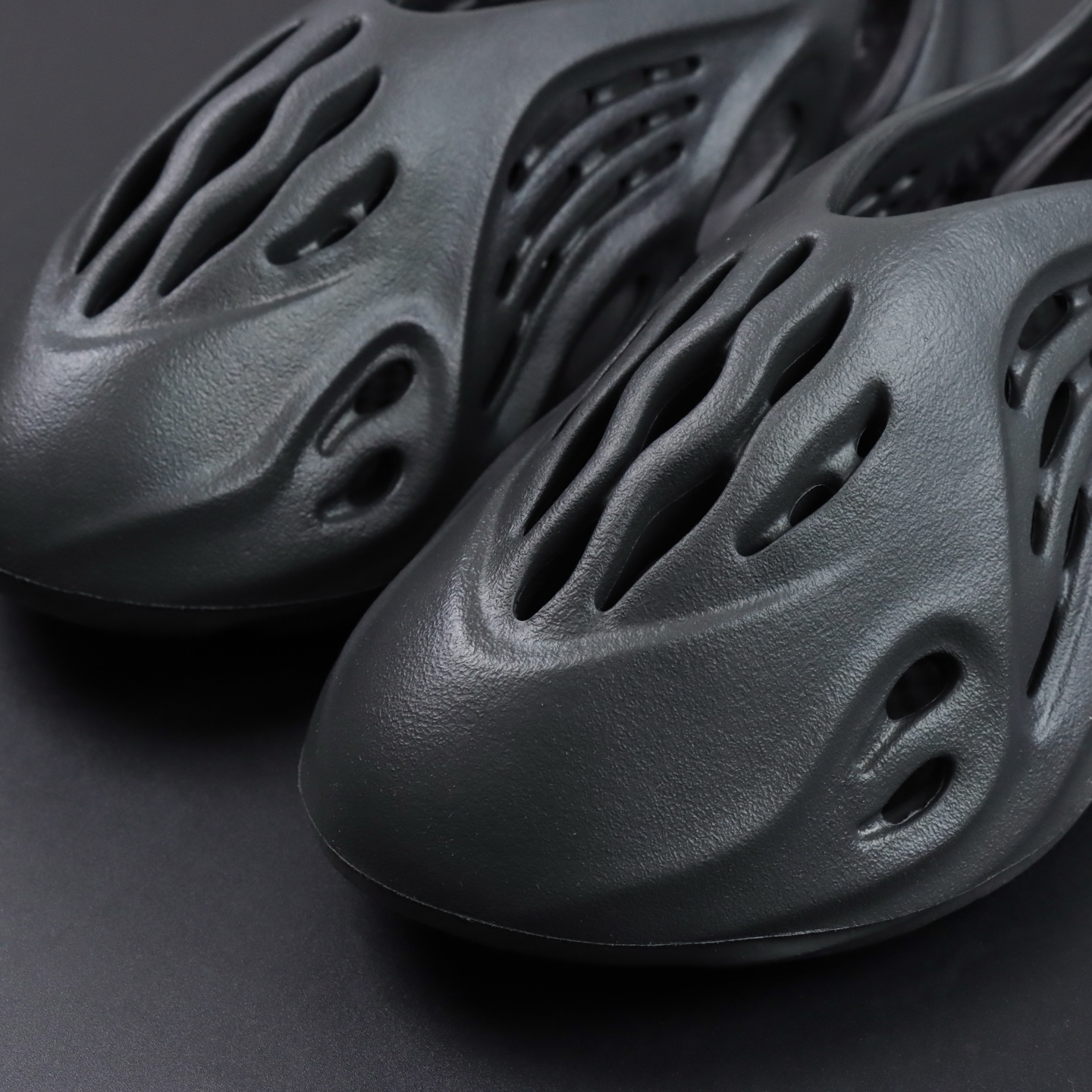 Crocs Yeezy Basic Shoes Black M