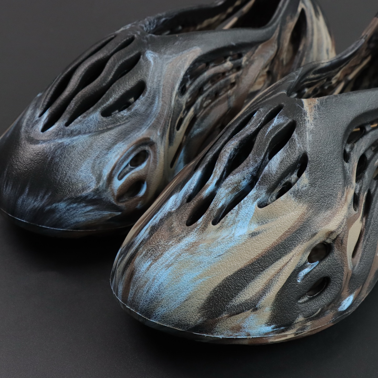 Crocs Yeezy Basic Shoes M