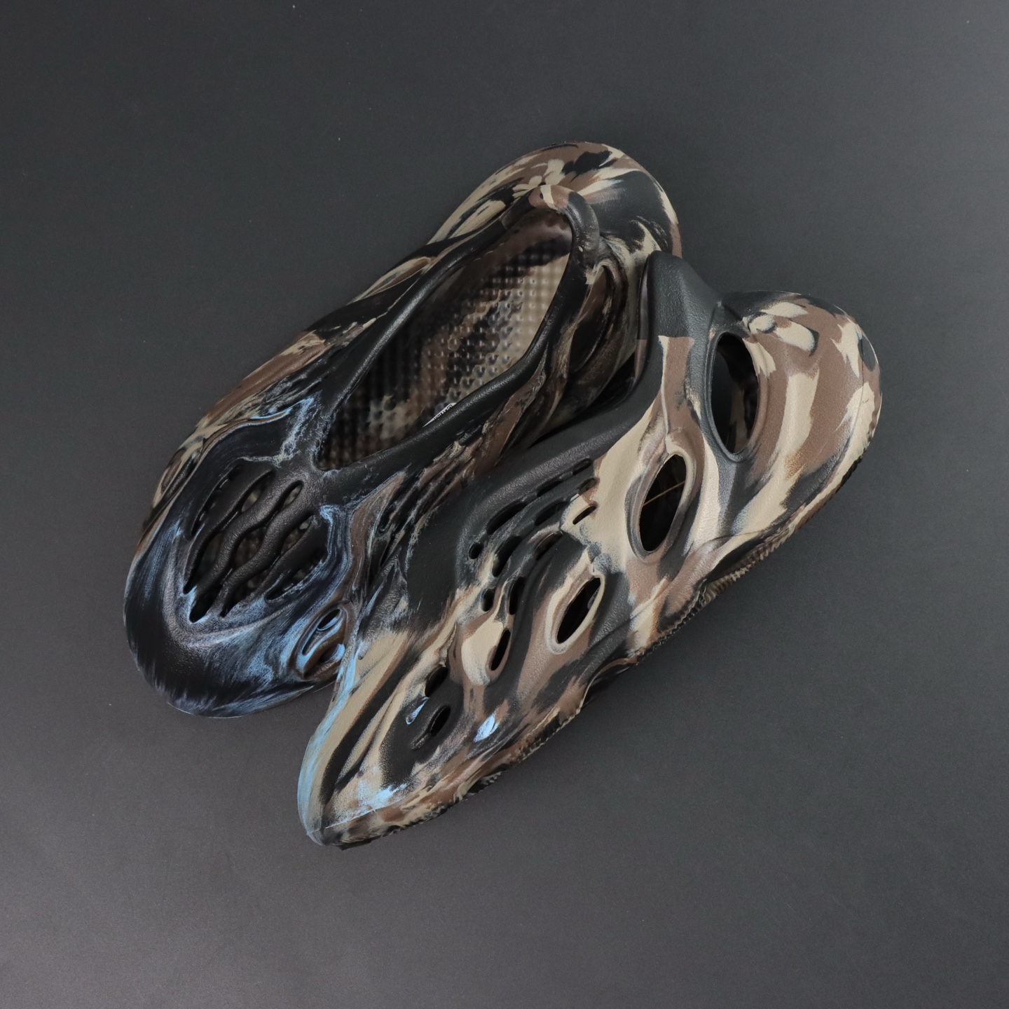 Crocs Yeezy Basic Shoes M